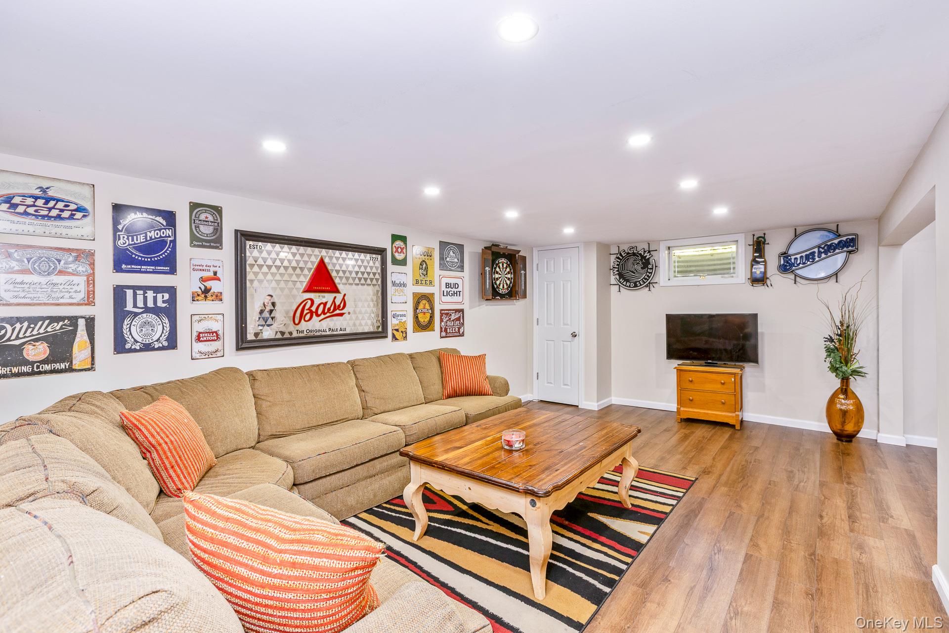 4 Burham Court, Smithtown, NY 11787