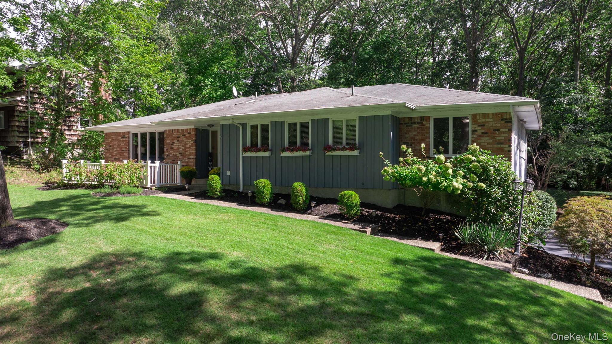 4 Burham Court, Smithtown, NY 11787