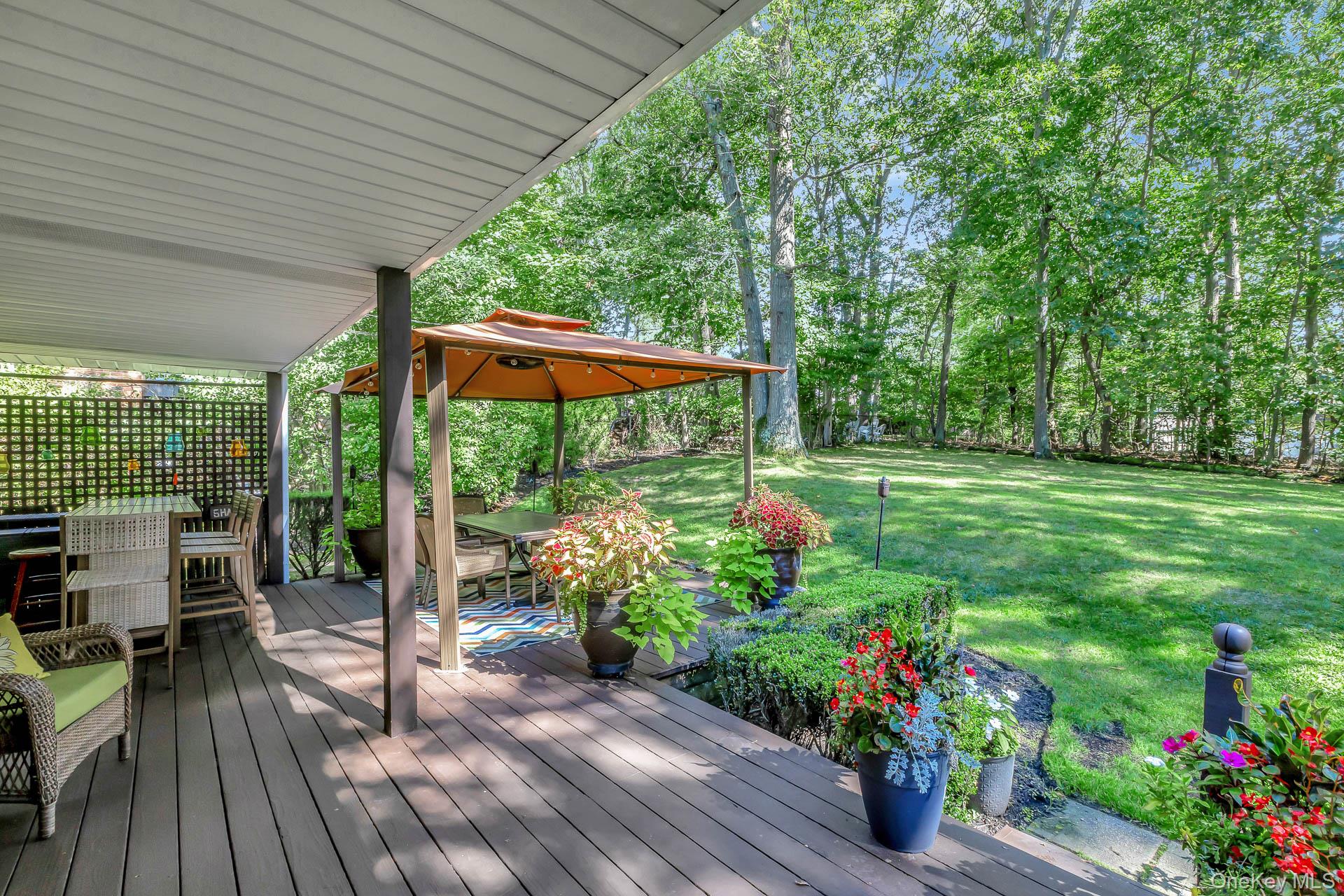 4 Burham Court, Smithtown, NY 11787