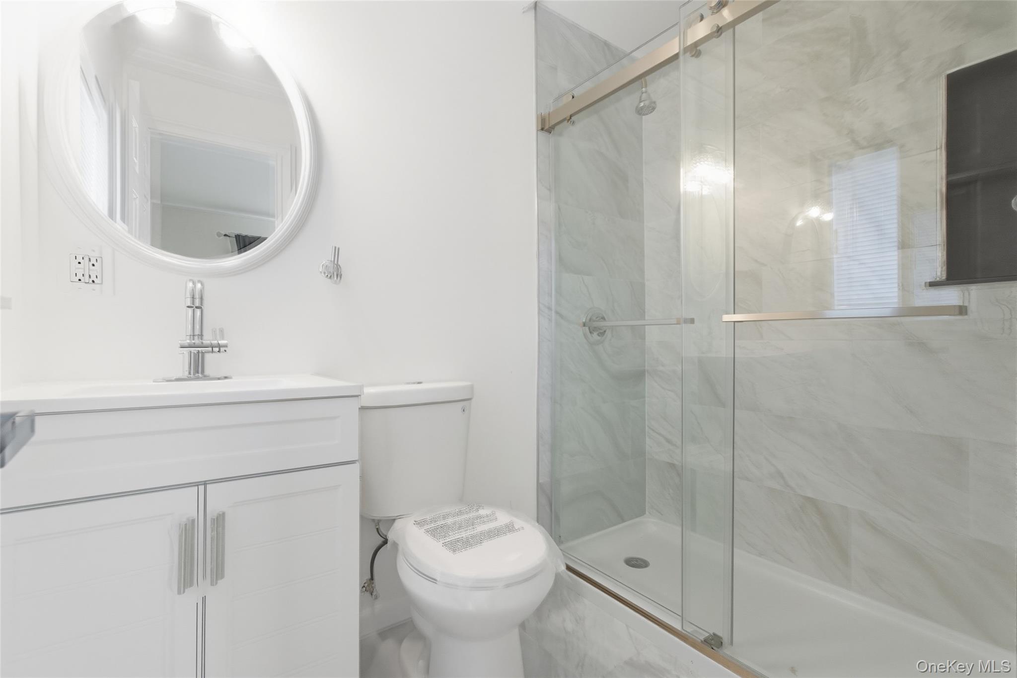 27 E Neck Court, West Babylon, NY 11704