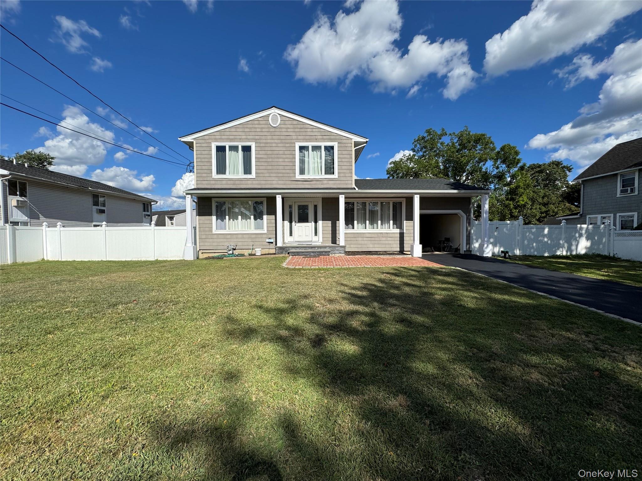 27 E Neck Court, West Babylon, NY 11704