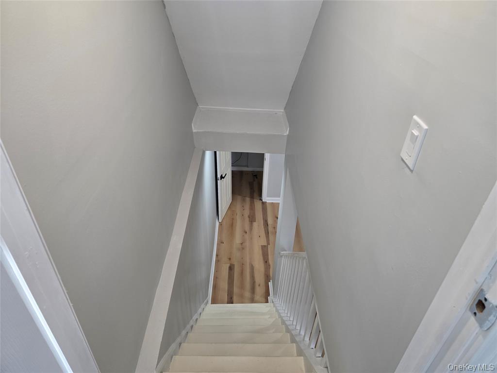 27 E Neck Court, West Babylon, NY 11704