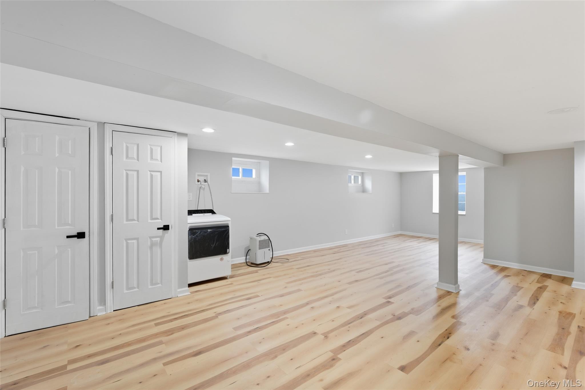 27 E Neck Court, West Babylon, NY 11704