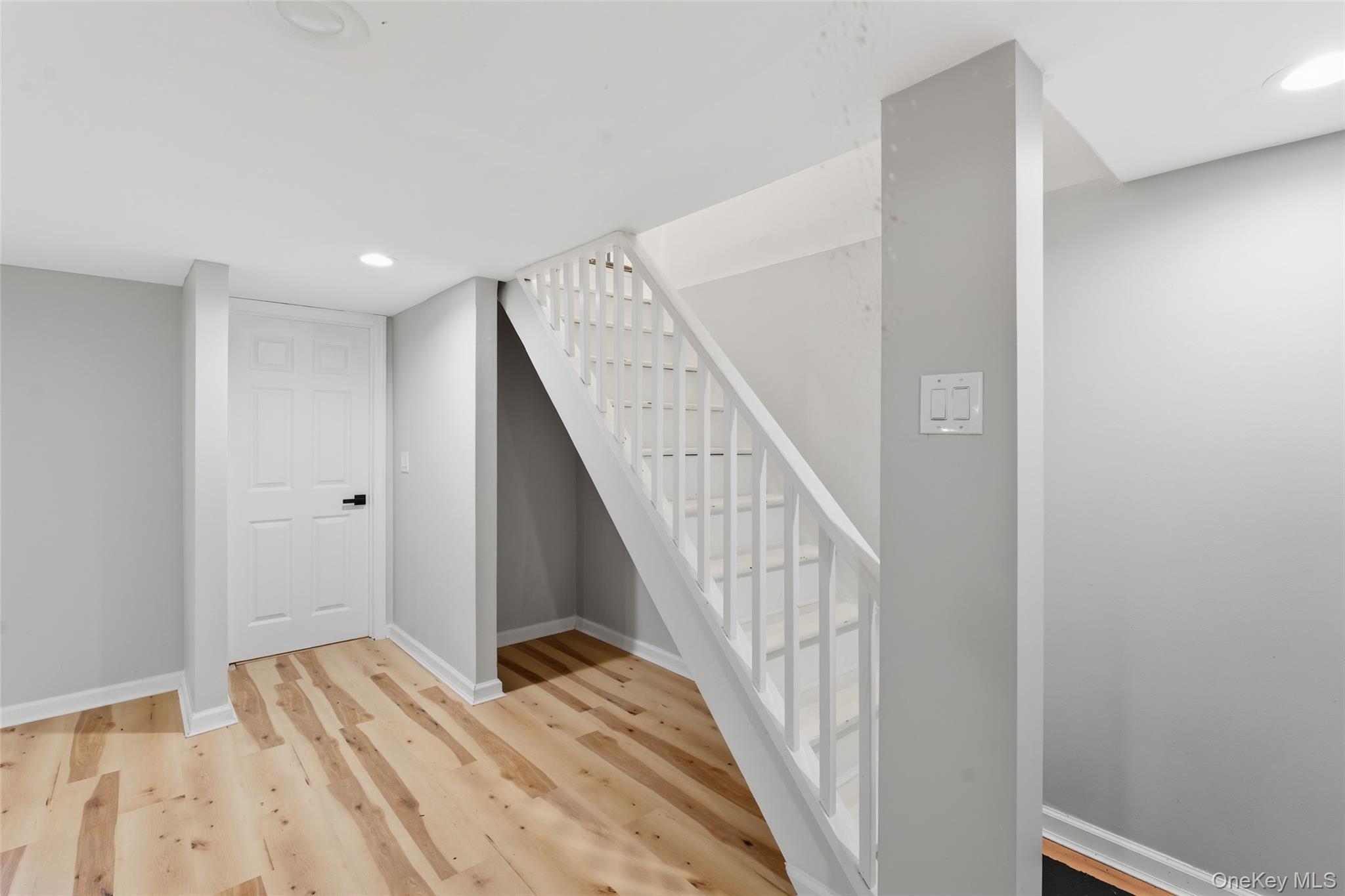 27 E Neck Court, West Babylon, NY 11704