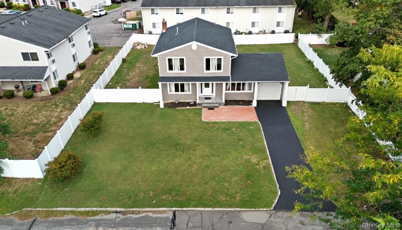 27 E Neck Court, West Babylon, NY 11704