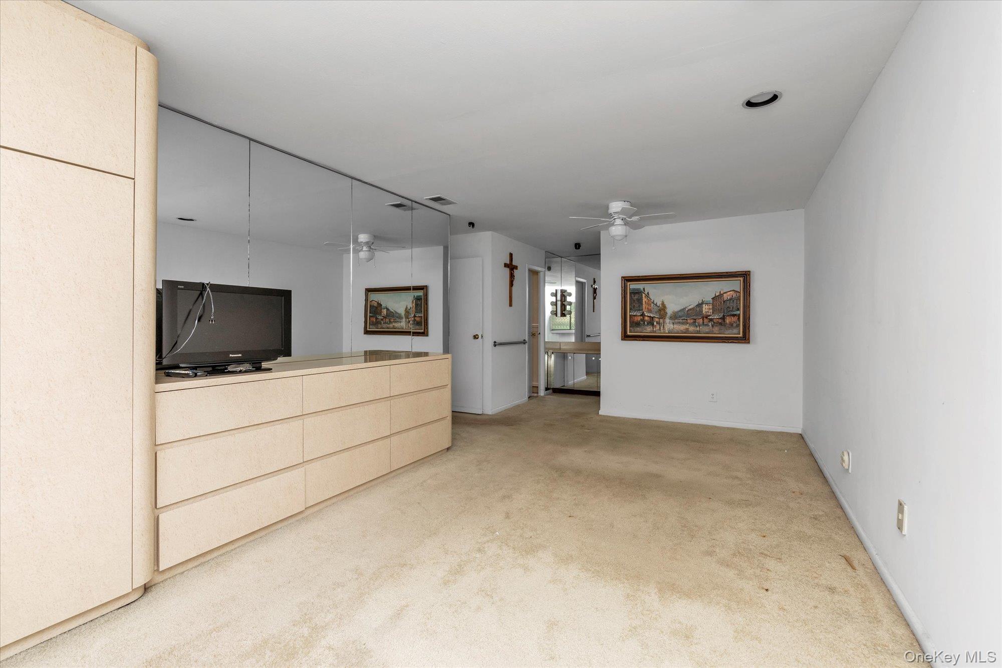 28 Spring Hollow, Roslyn, NY 11576