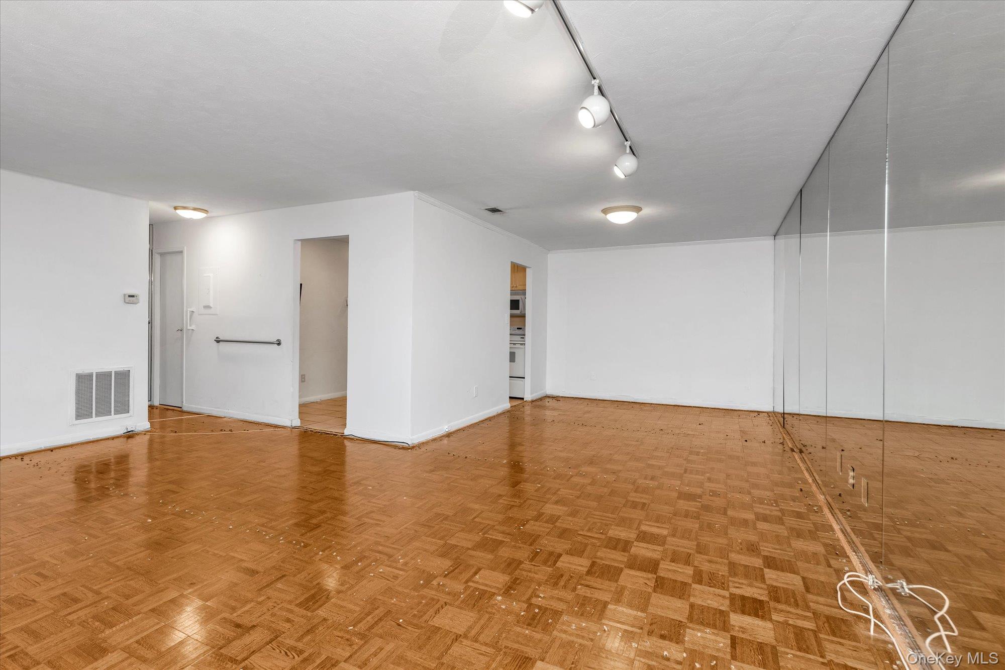 28 Spring Hollow, Roslyn, NY 11576