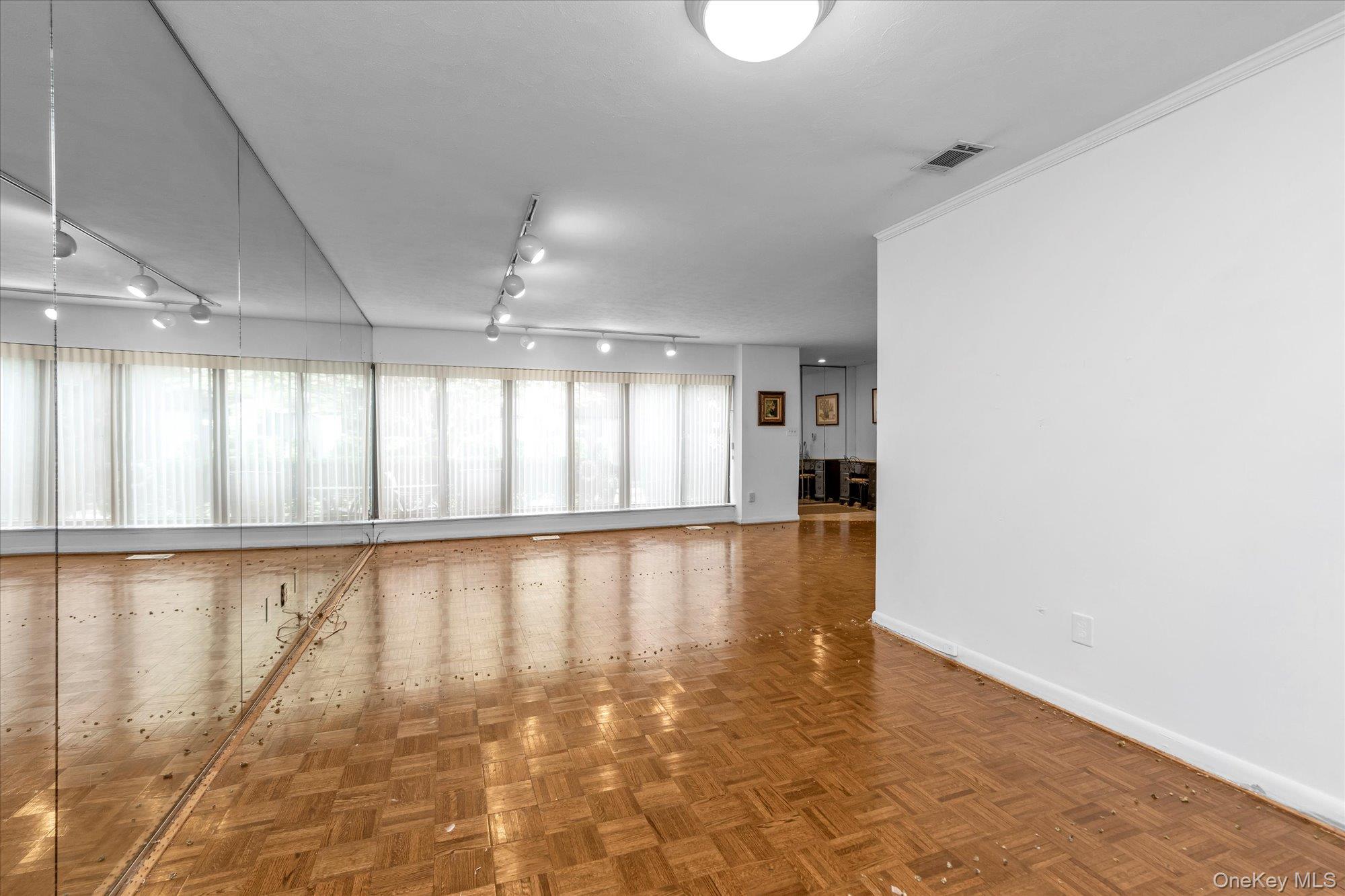 28 Spring Hollow, Roslyn, NY 11576