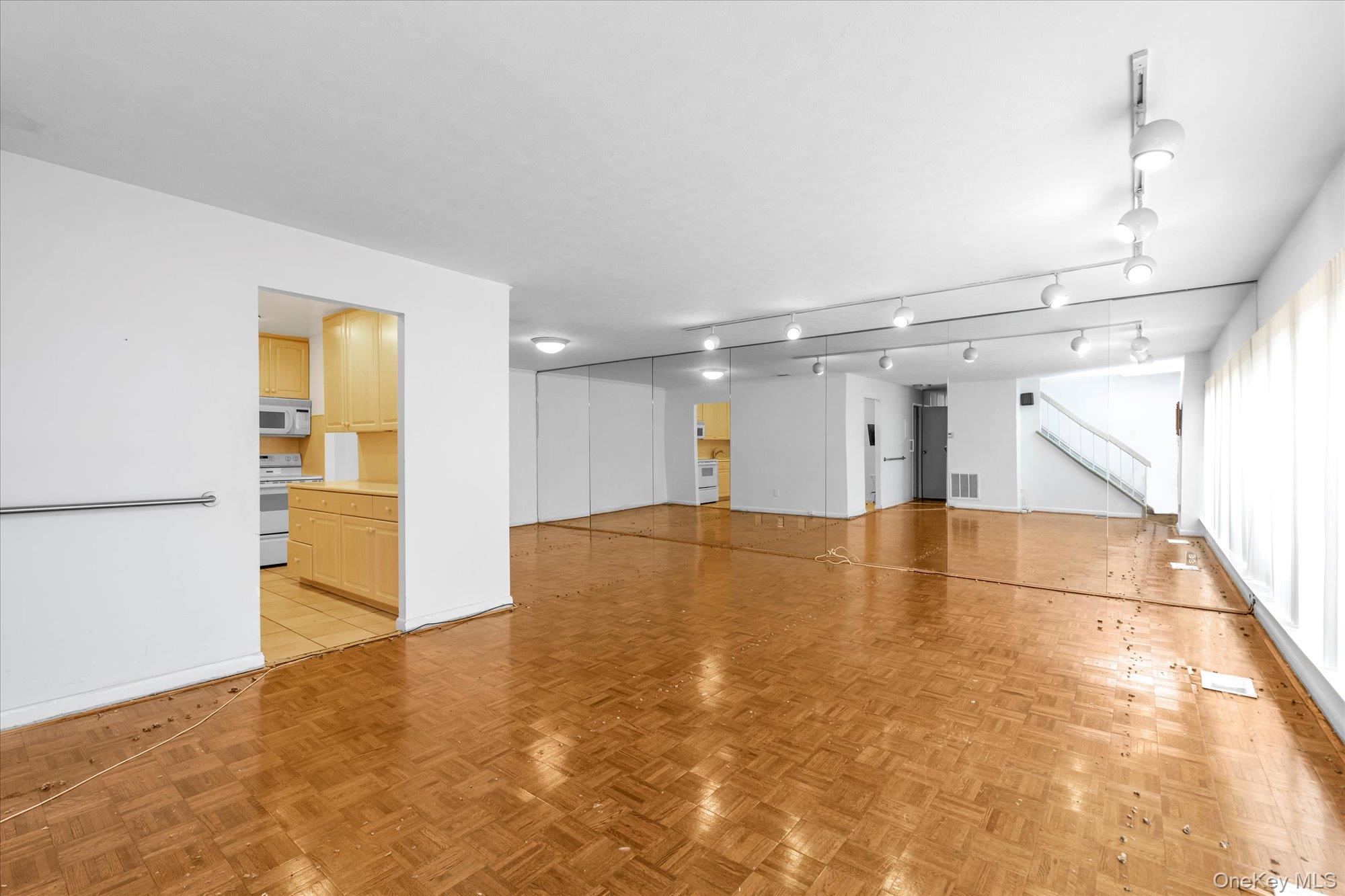 28 Spring Hollow, Roslyn, NY 11576