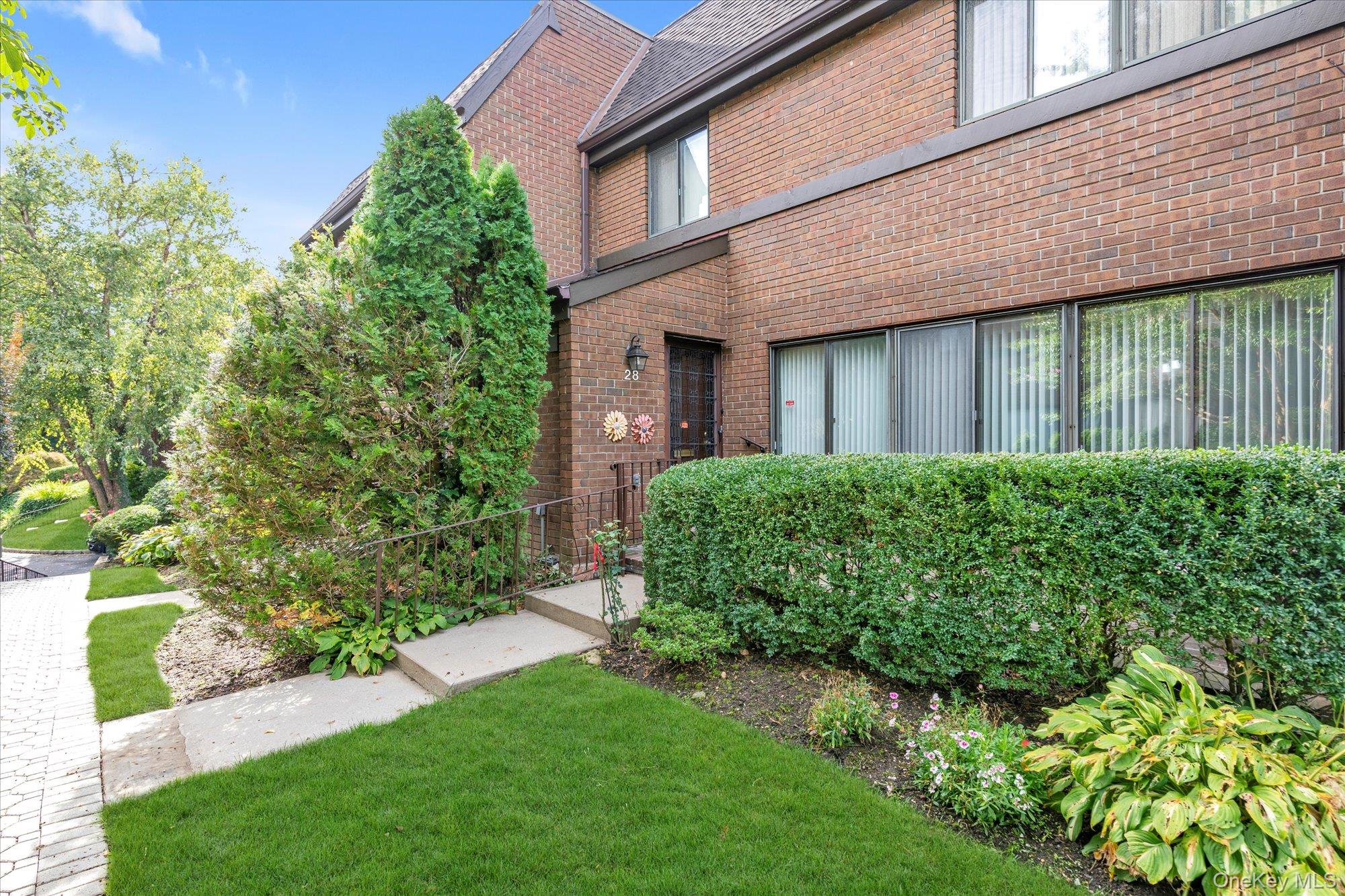 28 Spring Hollow, Roslyn, NY 11576