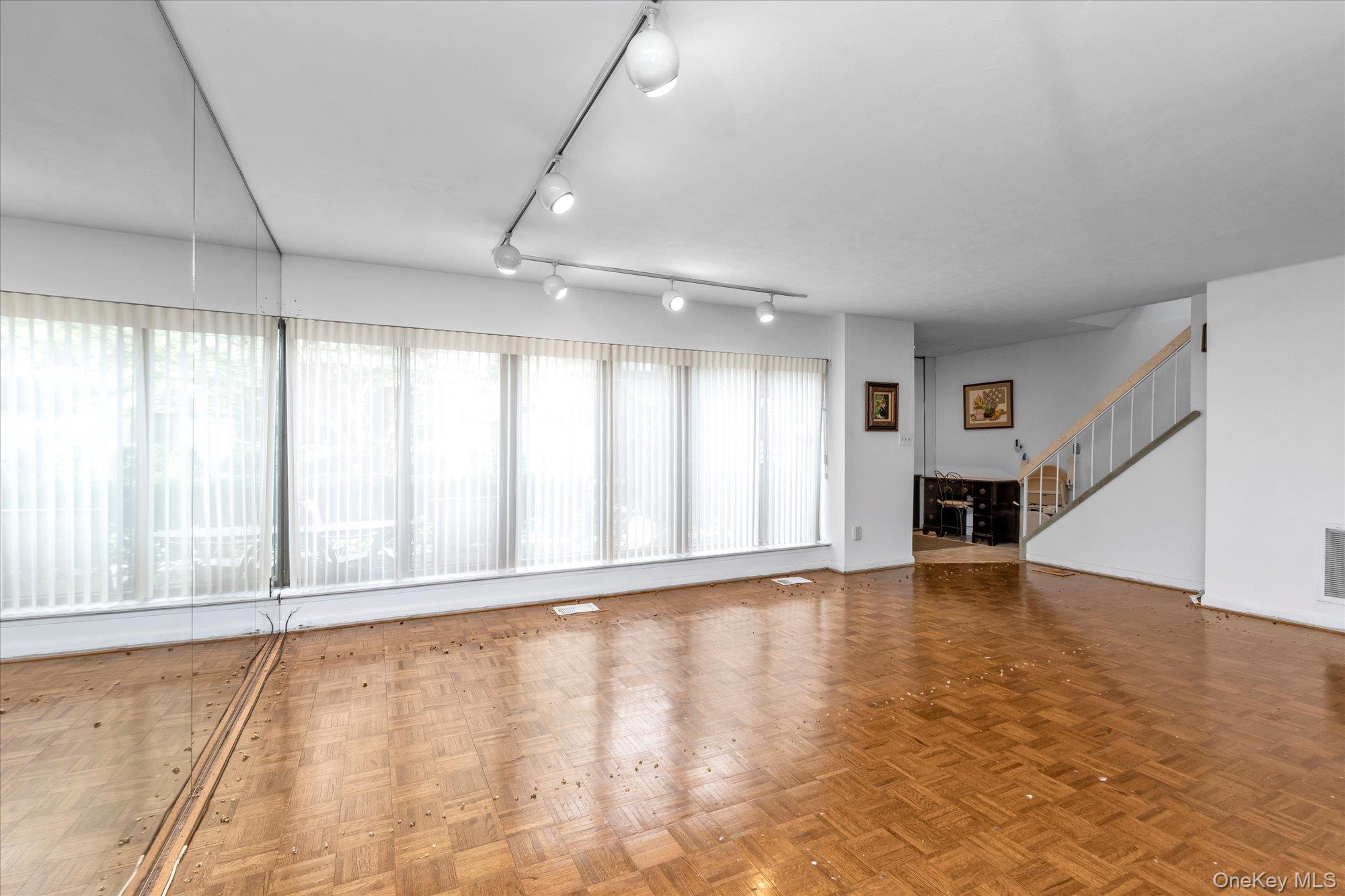 28 Spring Hollow, Roslyn, NY 11576