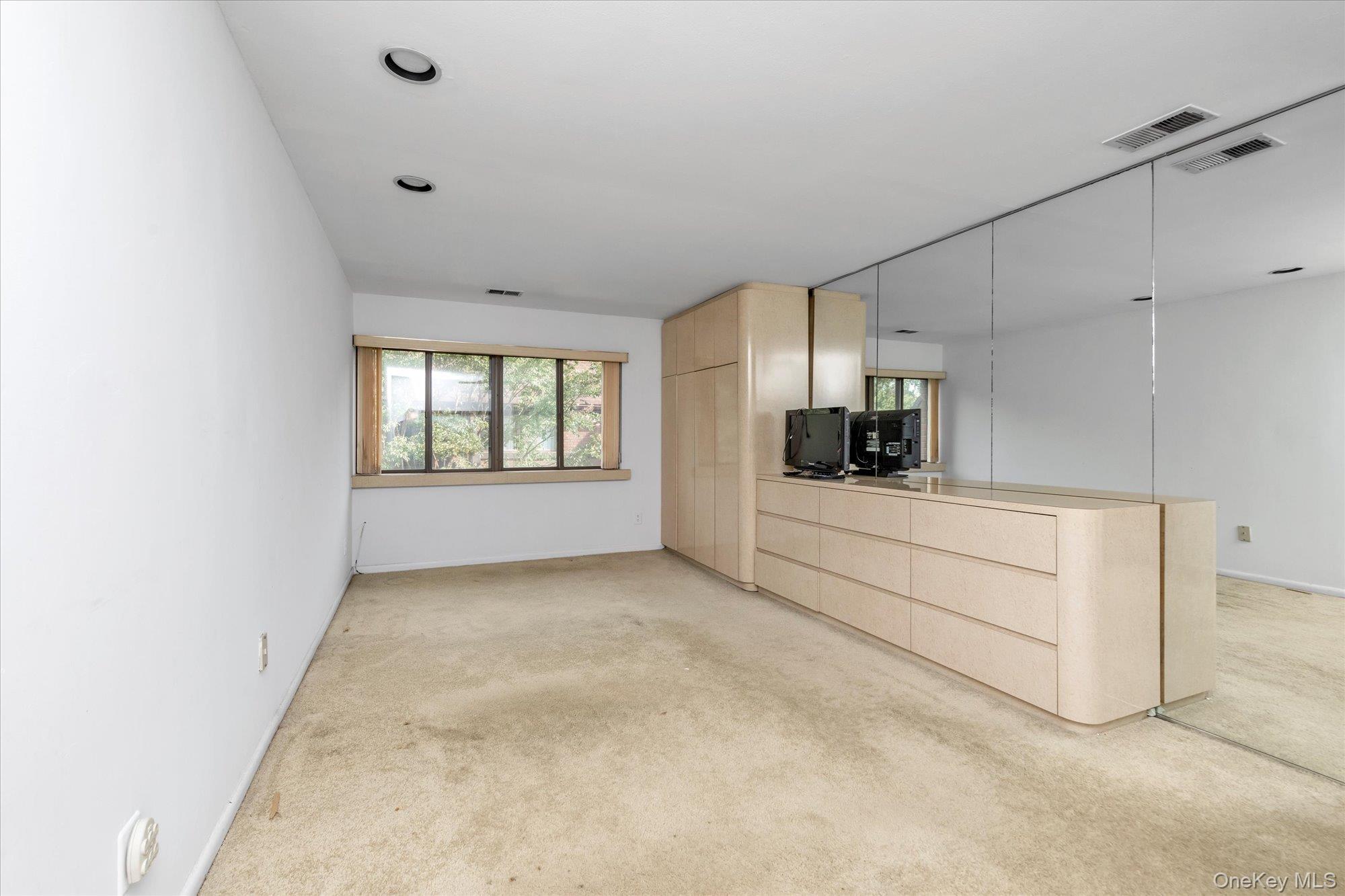 28 Spring Hollow, Roslyn, NY 11576