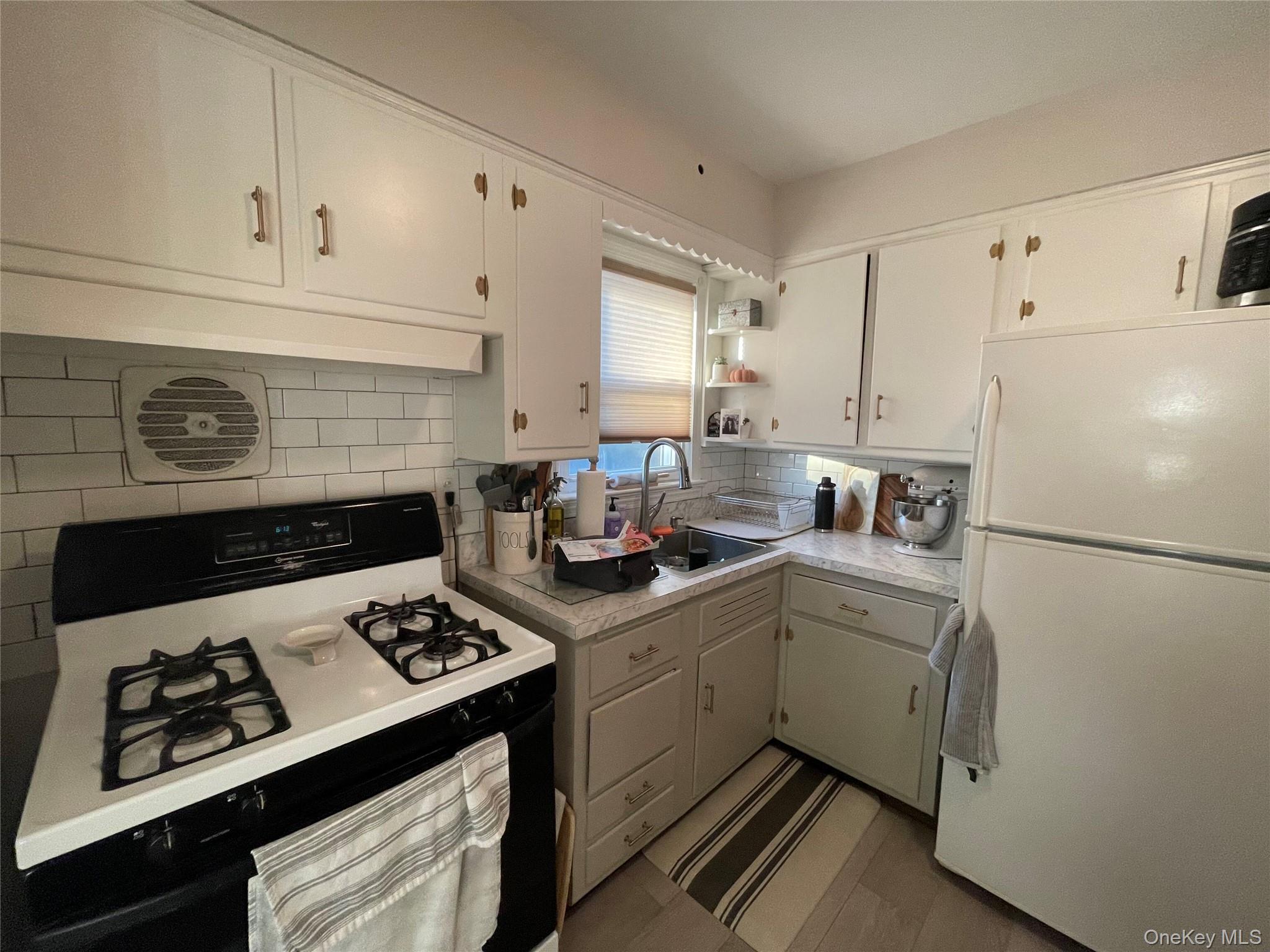 17 Hazel Place, Lynbrook, NY 11563