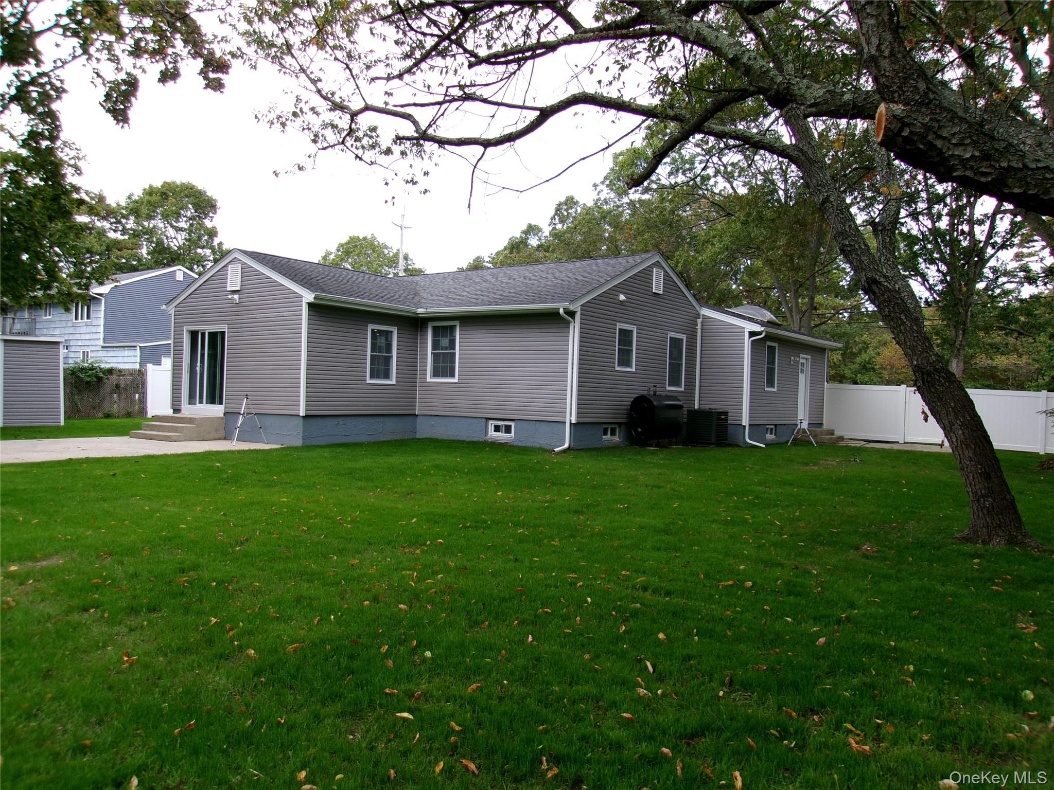 1706 Spur Drive S, Islip, NY 11751