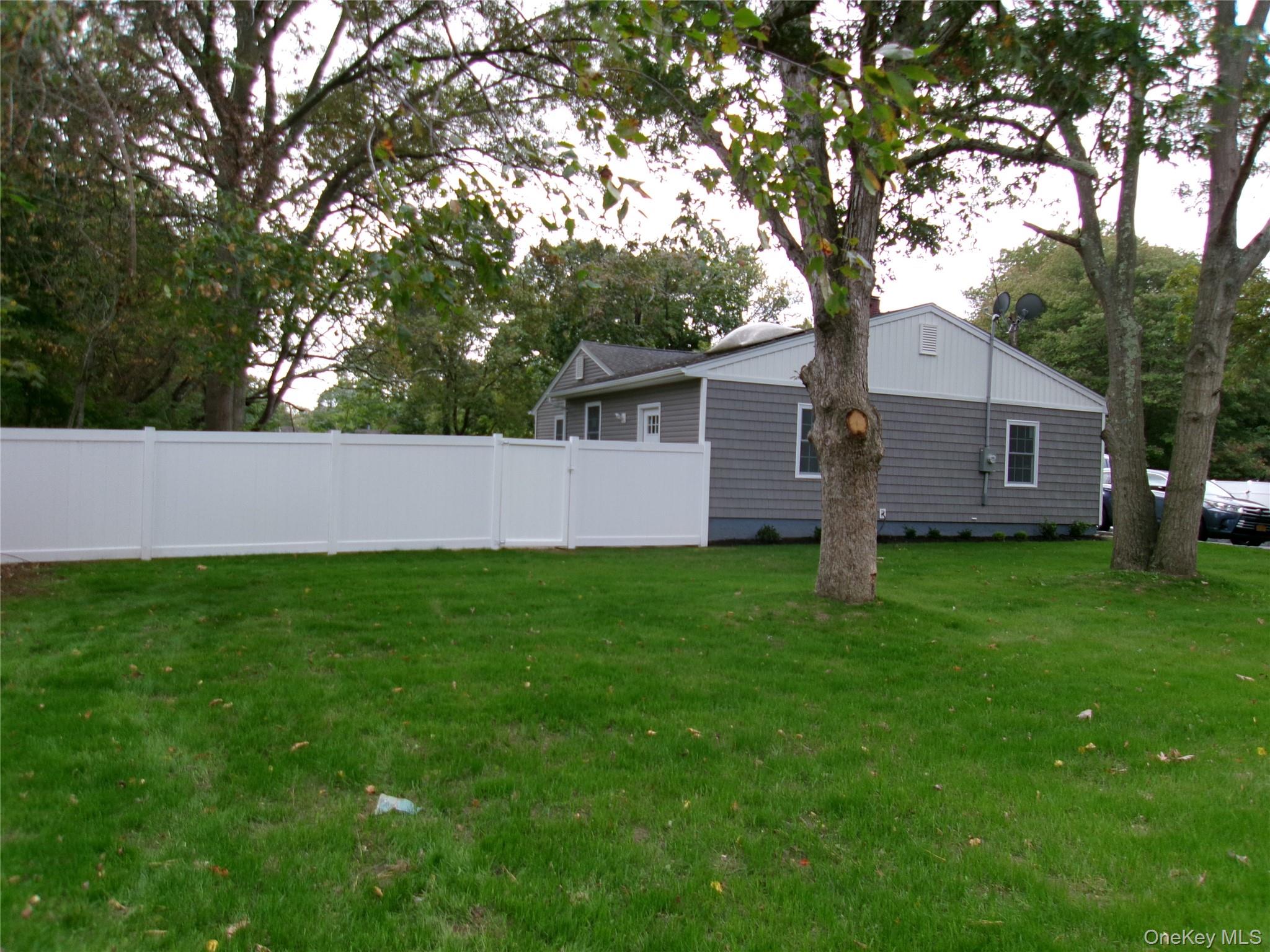 1706 Spur Drive S, Islip, NY 11751