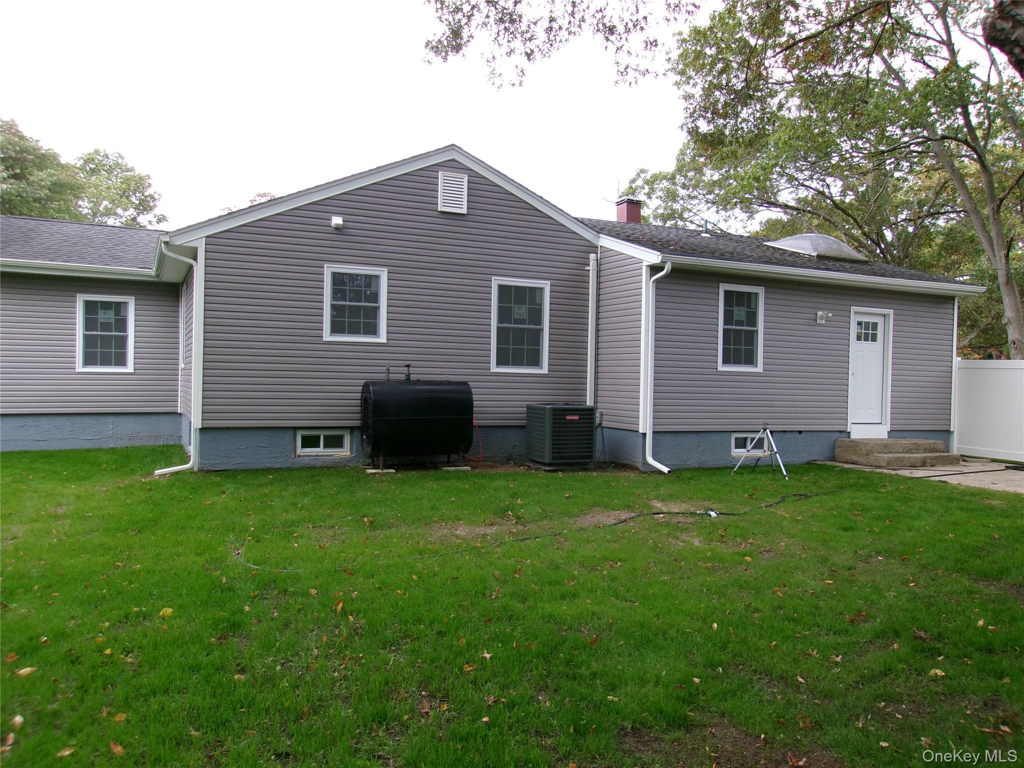 1706 Spur Drive S, Islip, NY 11751