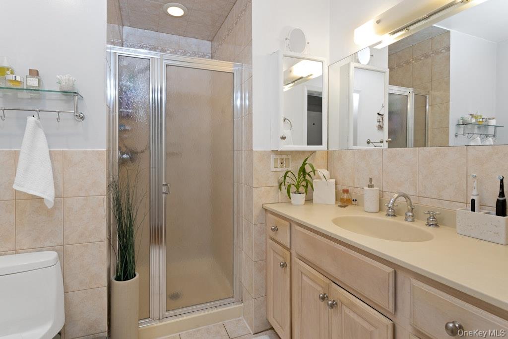 2 Buttermilk Falls, Nyack, NY 10960