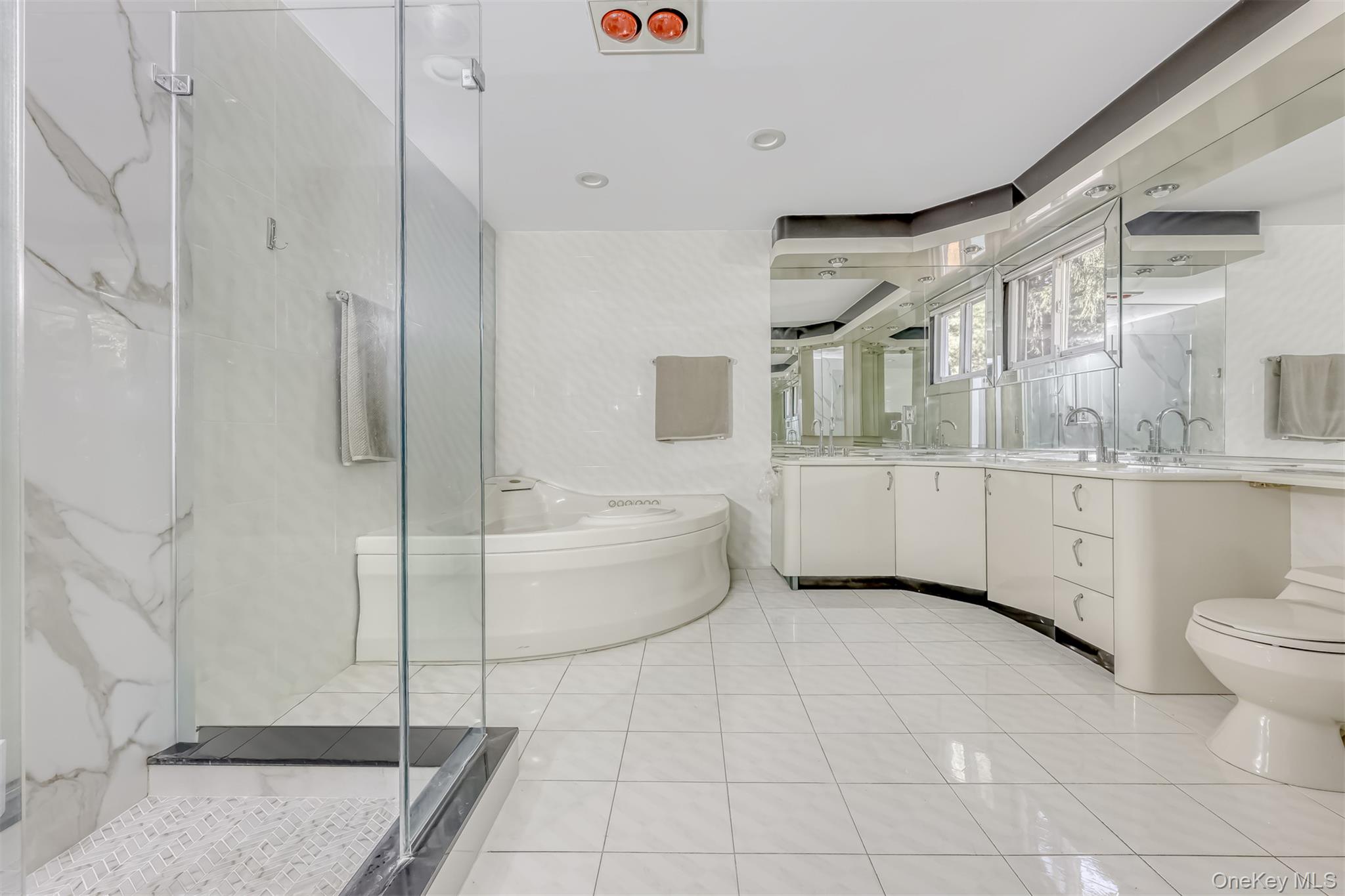 8 Kings Gate Road, Suffern, NY 10901