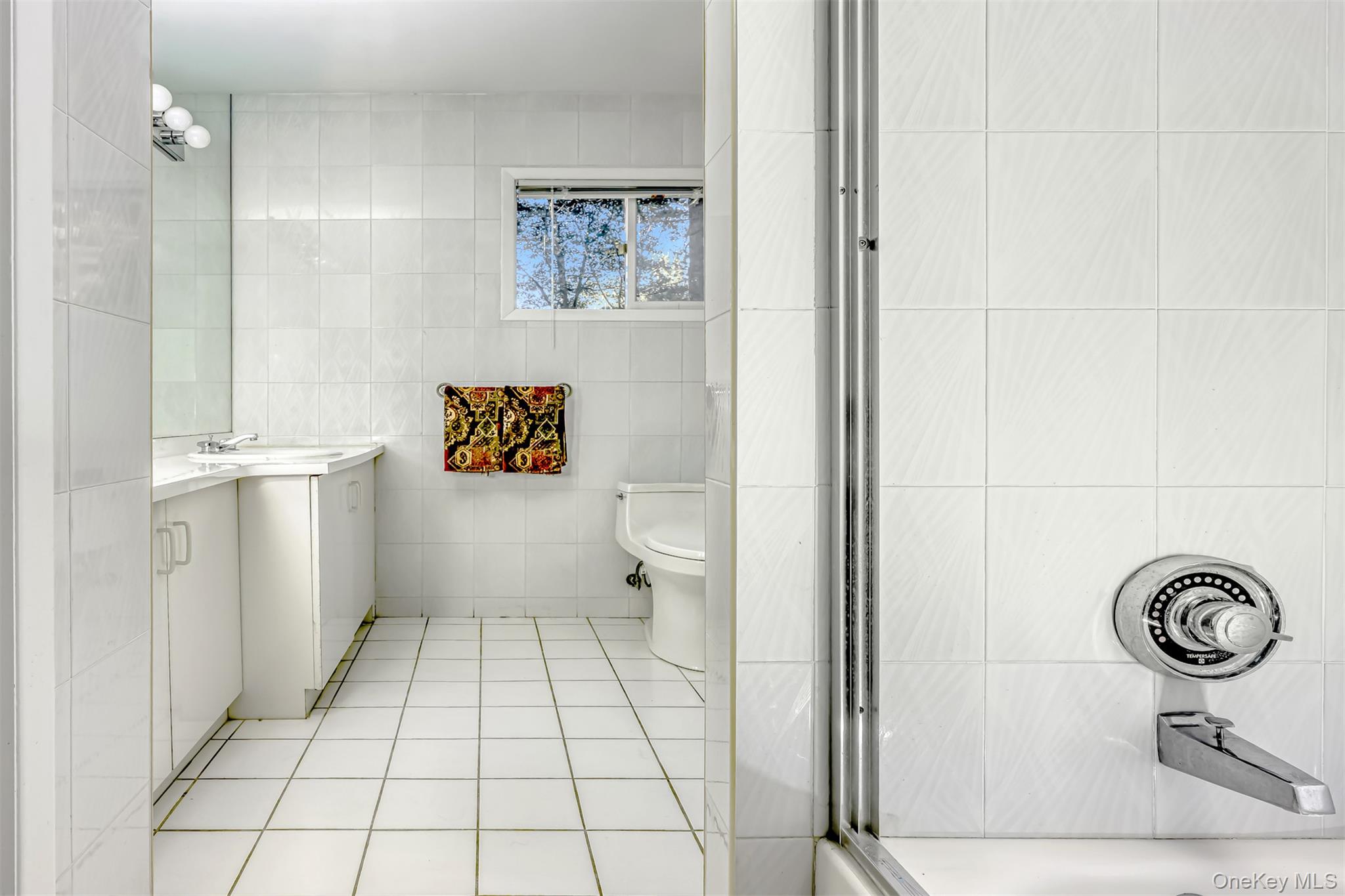 8 Kings Gate Road, Suffern, NY 10901