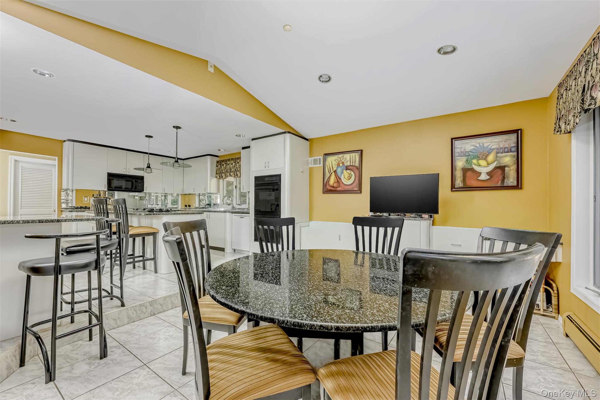 8 Kings Gate Road, Suffern, NY 10901