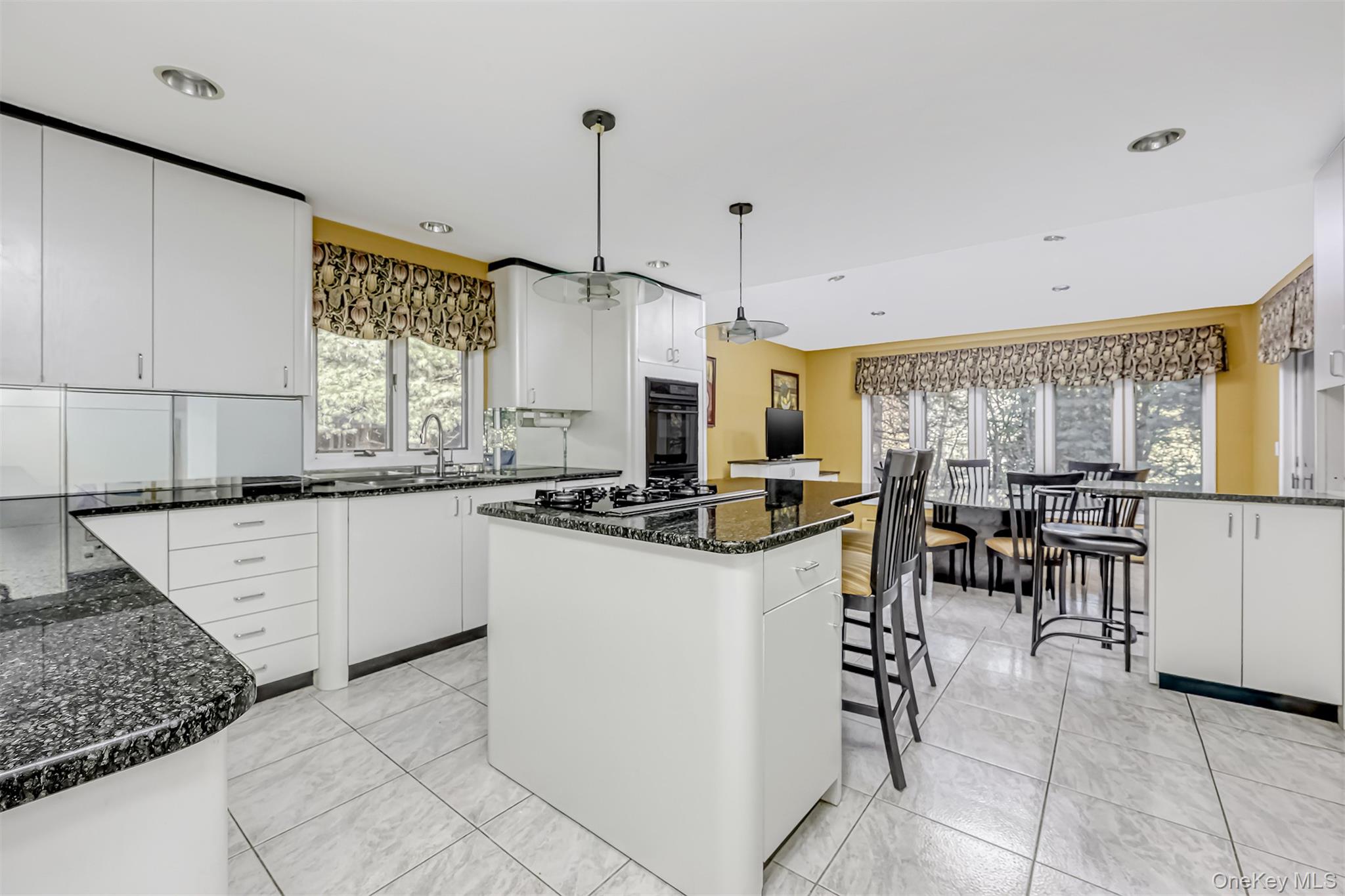 8 Kings Gate Road, Suffern, NY 10901