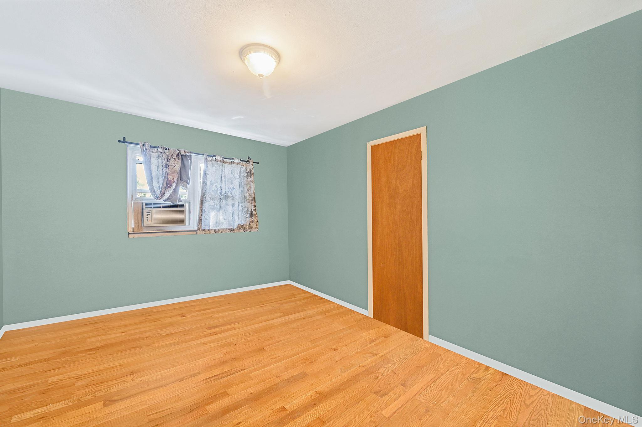 23 Caroline Court, North Babylon, NY 11703