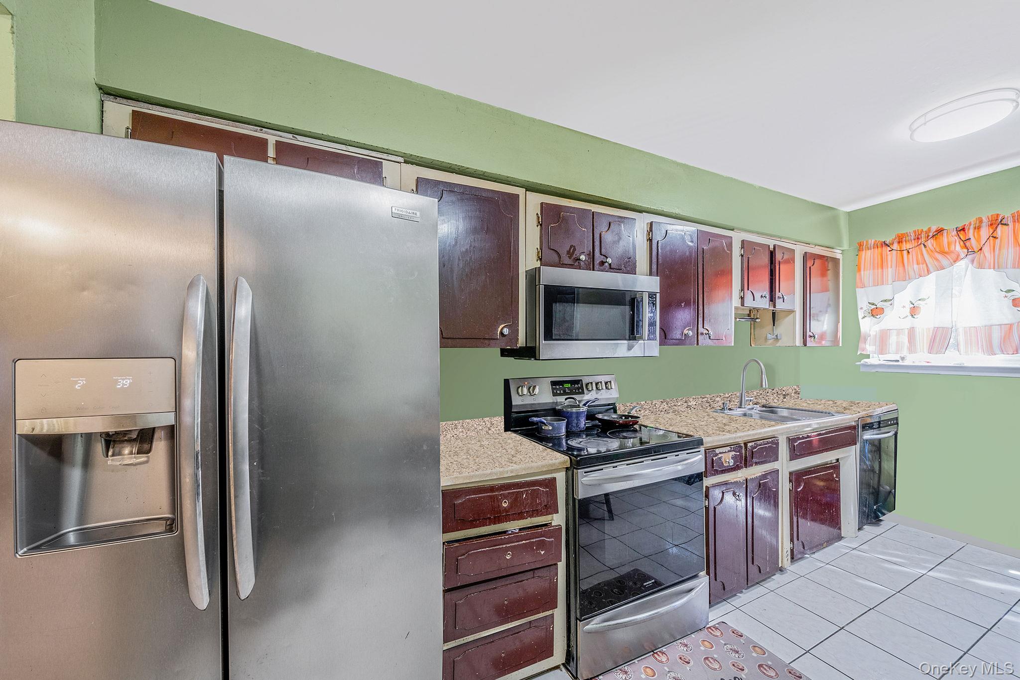 23 Caroline Court, North Babylon, NY 11703