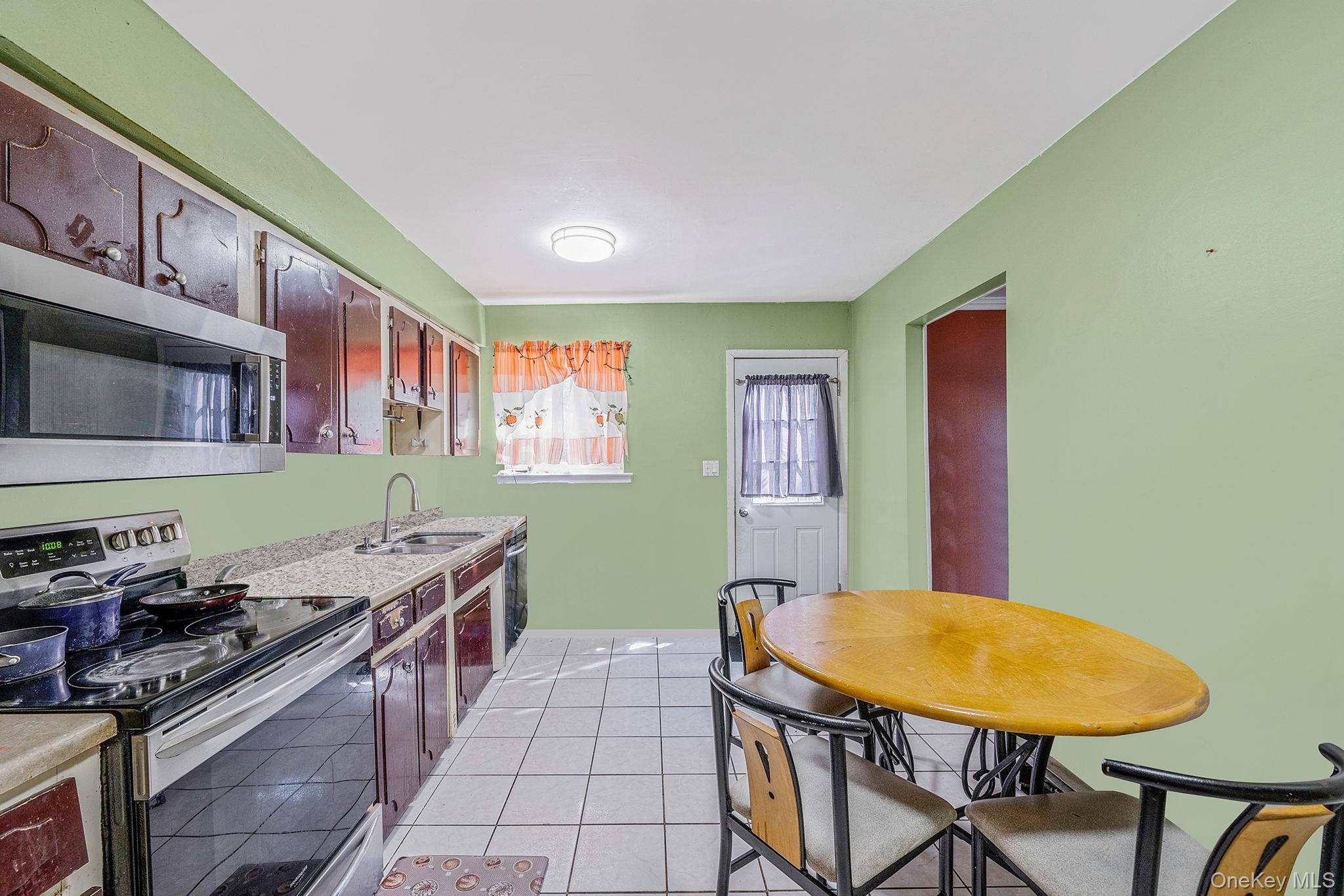 23 Caroline Court, North Babylon, NY 11703