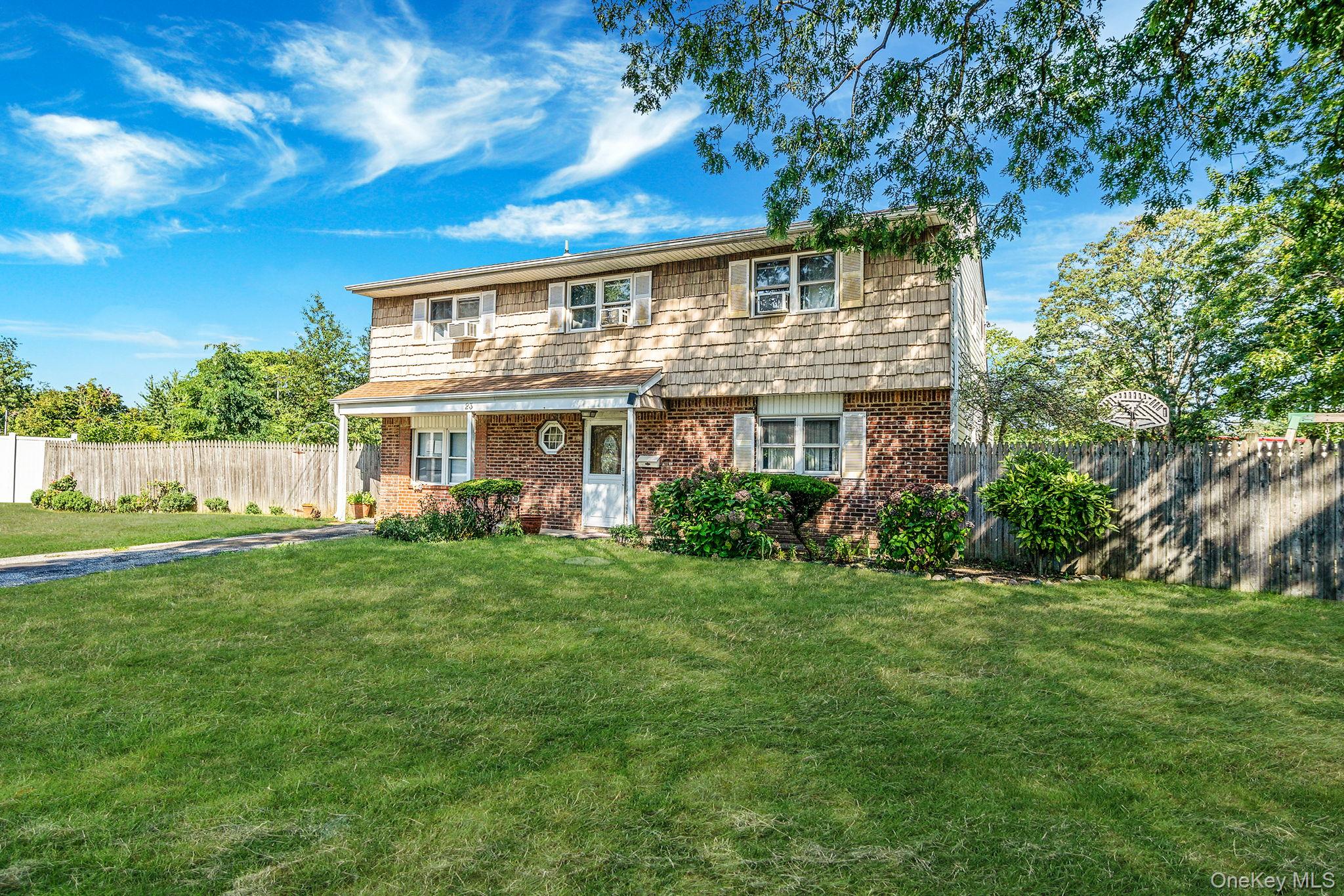 23 Caroline Court, North Babylon, NY 11703