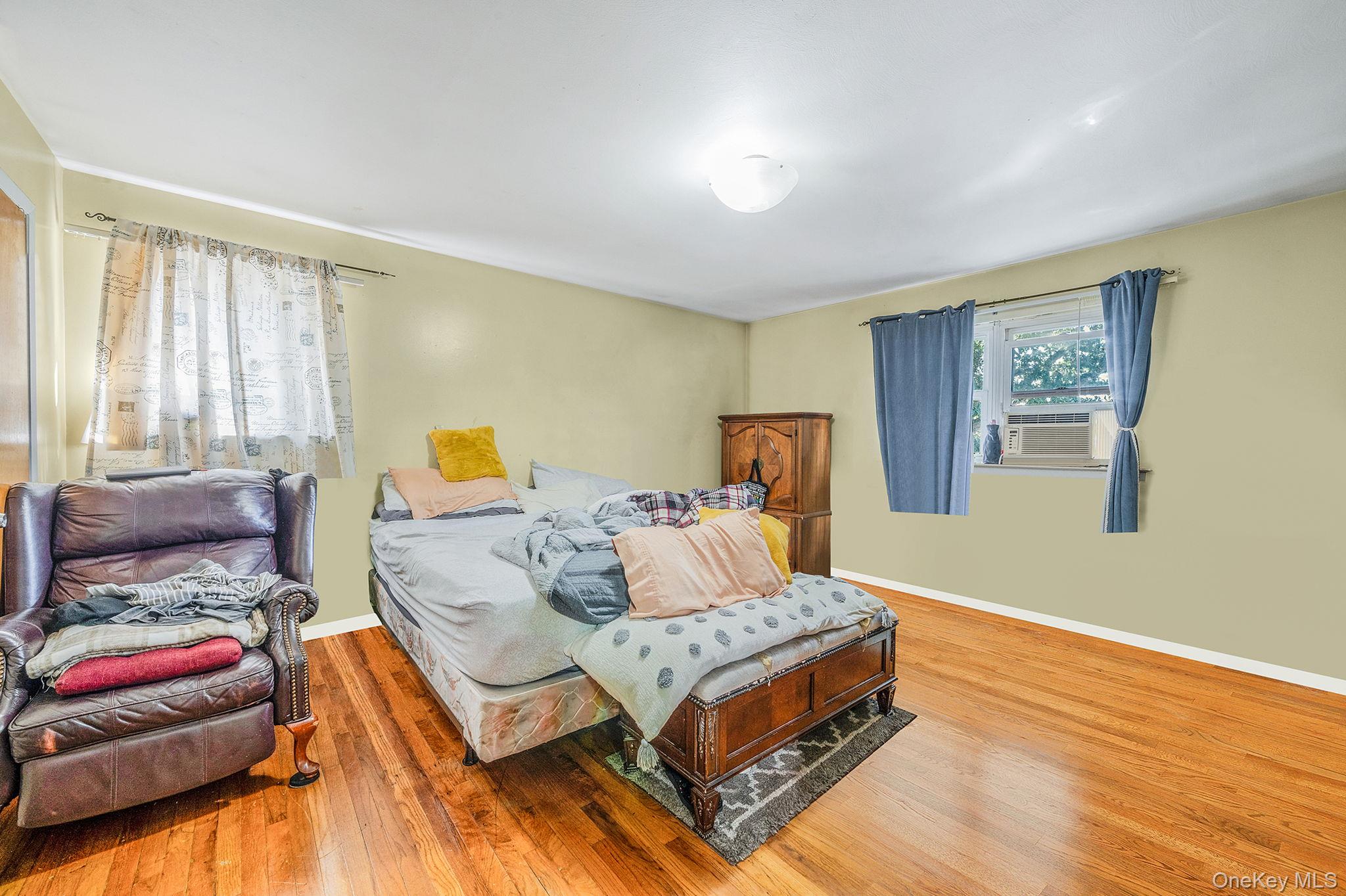 23 Caroline Court, North Babylon, NY 11703