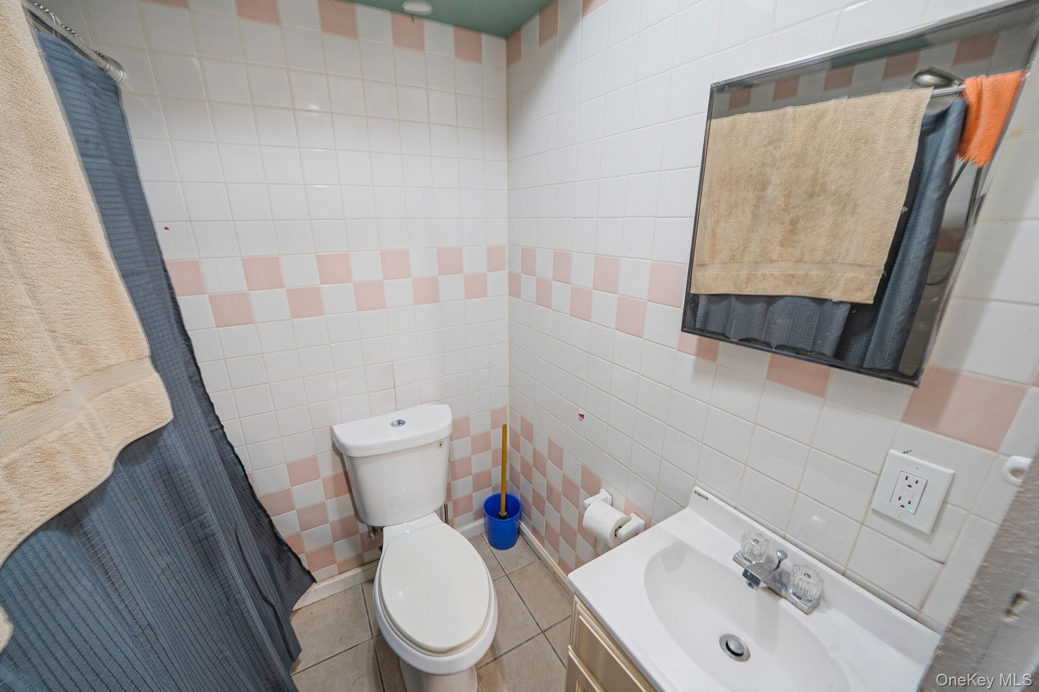 23 Caroline Court, North Babylon, NY 11703