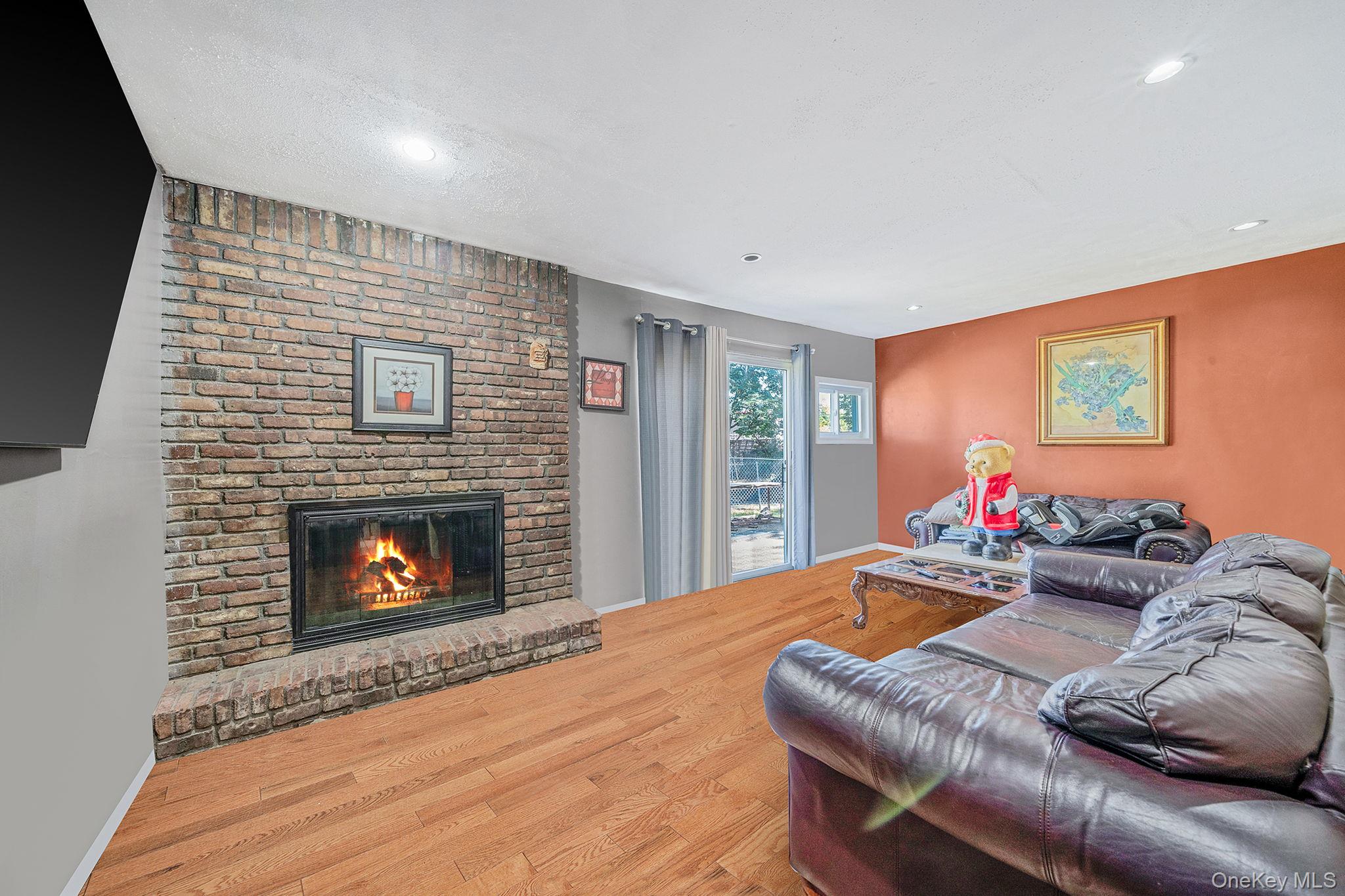 23 Caroline Court, North Babylon, NY 11703