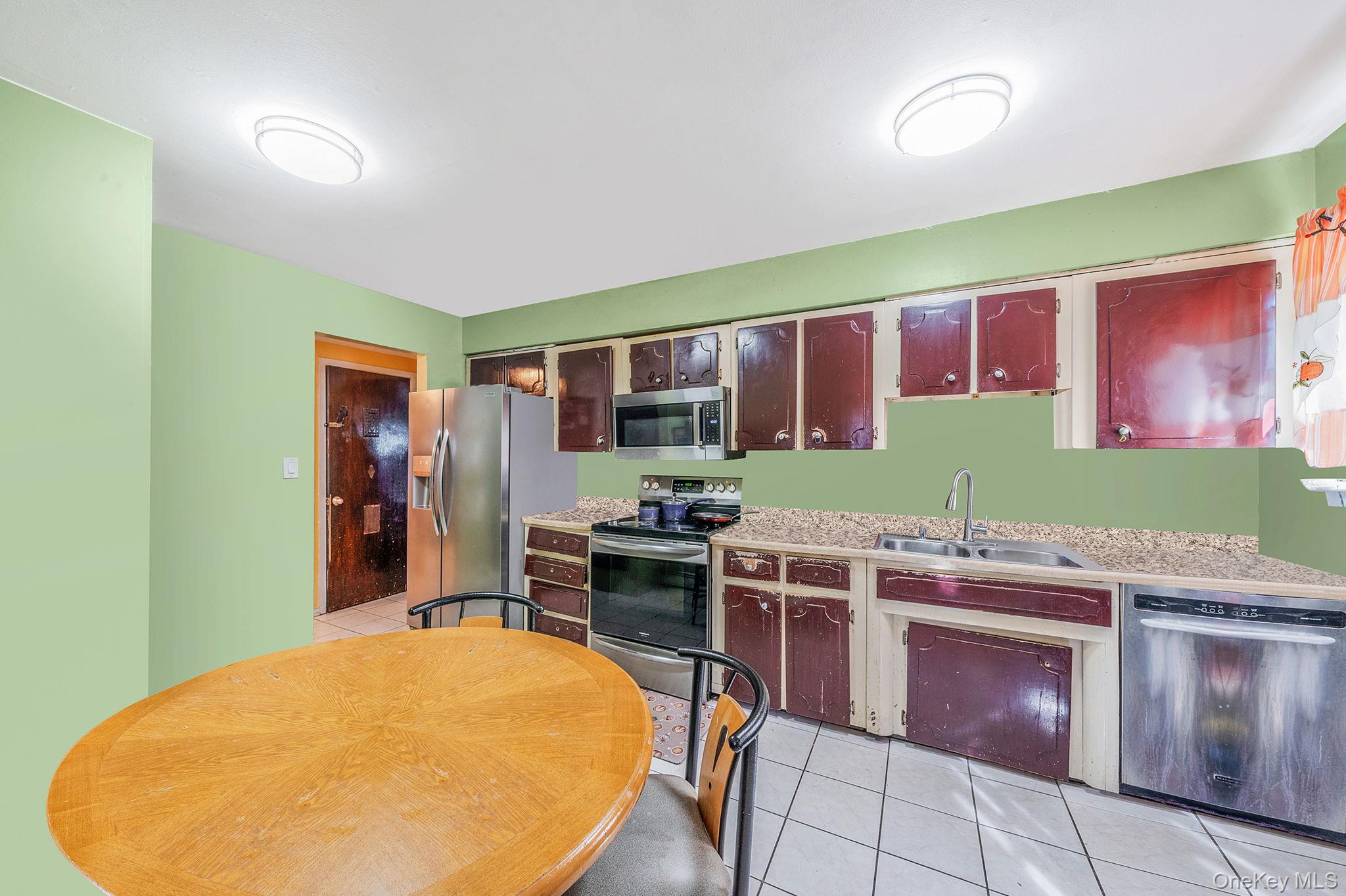 23 Caroline Court, North Babylon, NY 11703