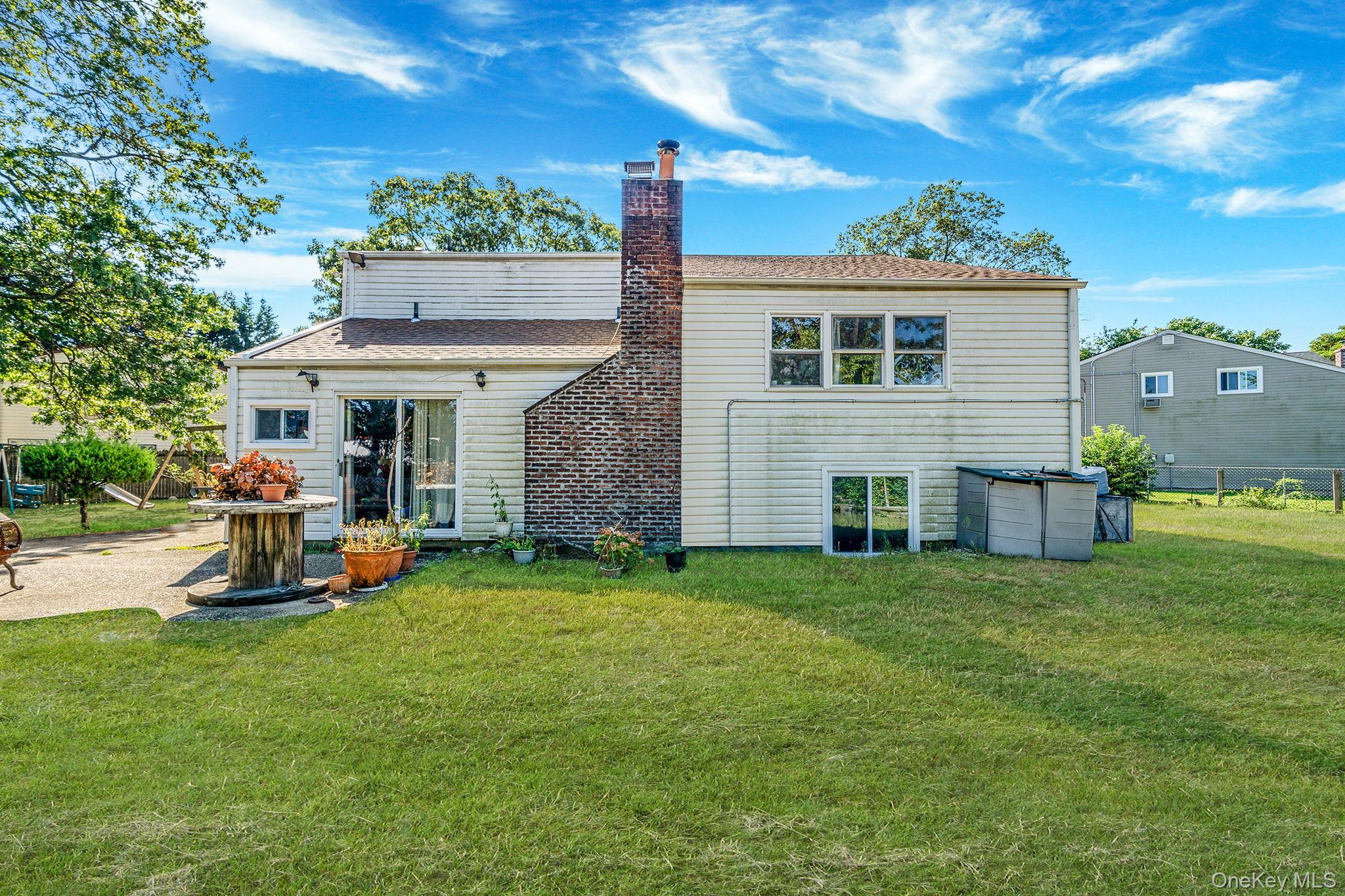 23 Caroline Court, North Babylon, NY 11703