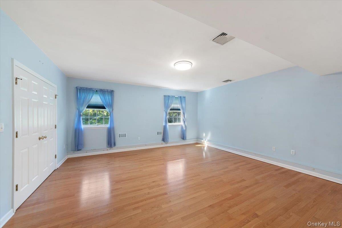 70 Oak Pond Lane, Mahopac, NY 10541