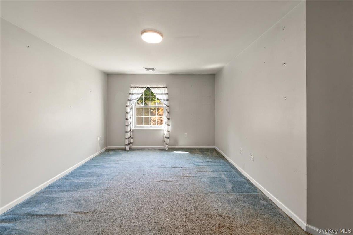 70 Oak Pond Lane, Mahopac, NY 10541