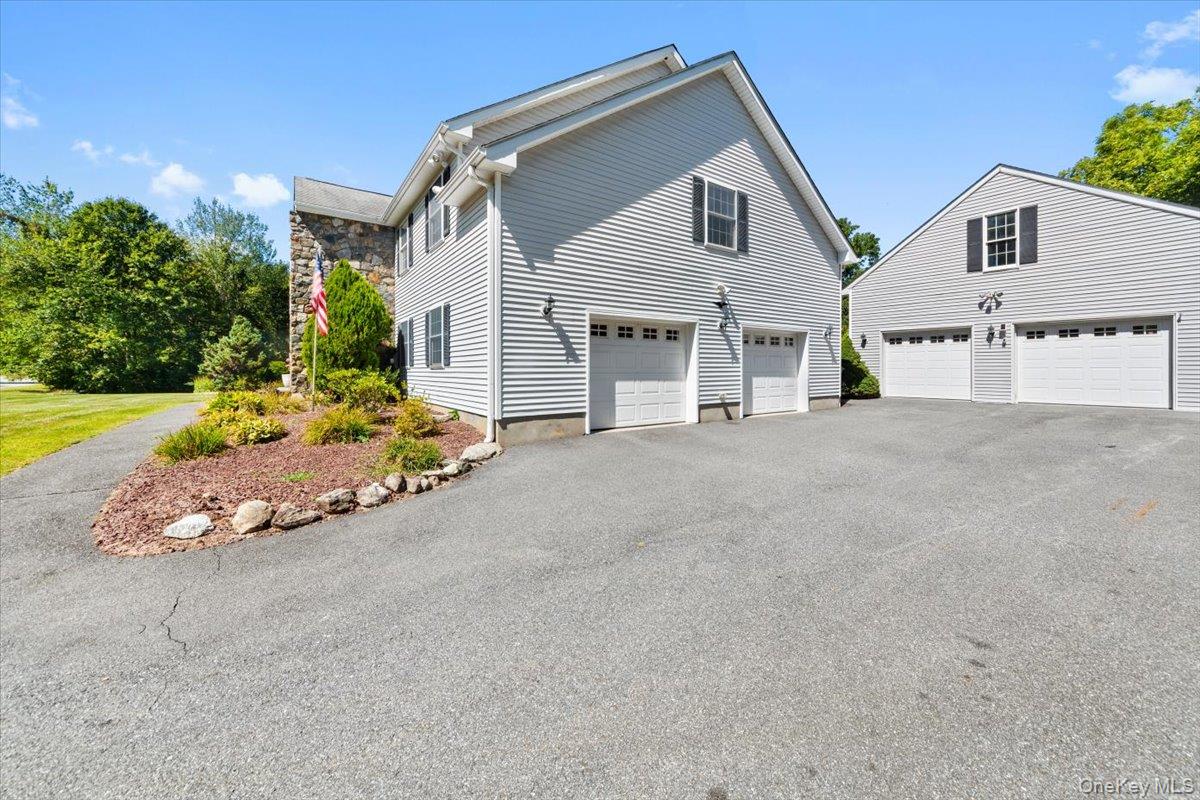 70 Oak Pond Lane, Mahopac, NY 10541