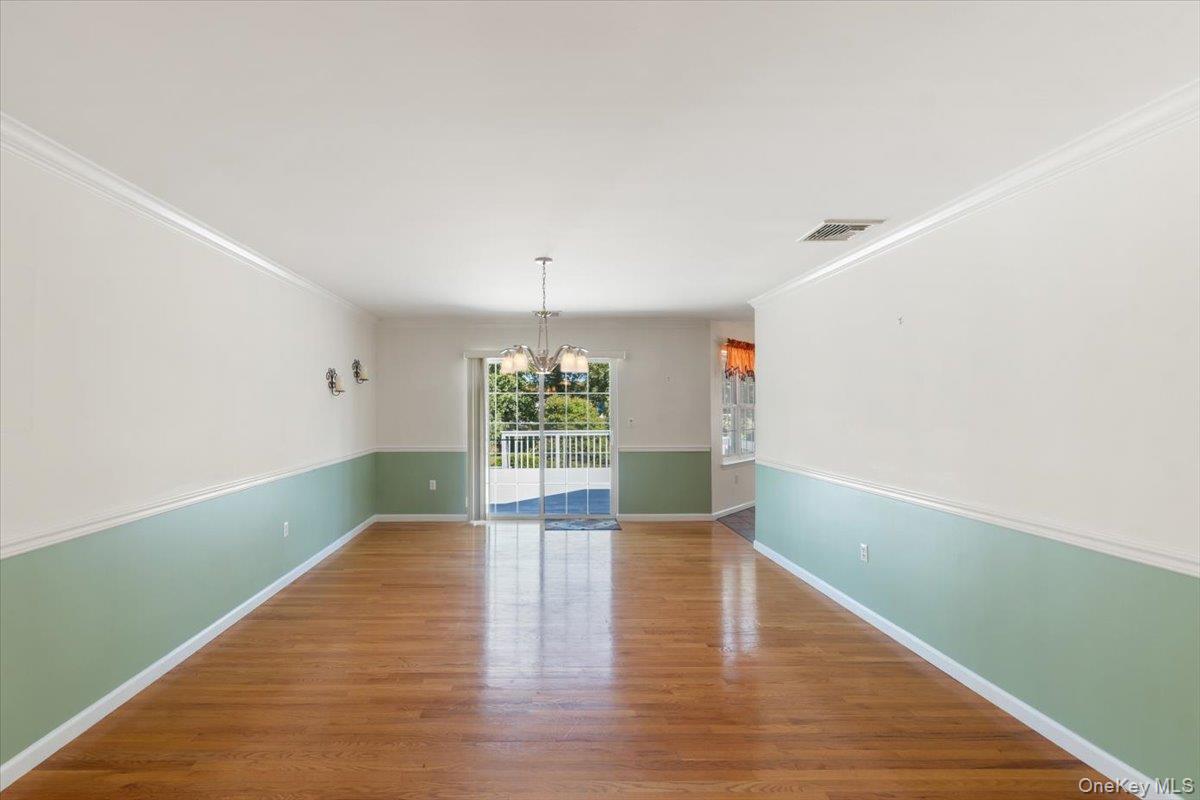 70 Oak Pond Lane, Mahopac, NY 10541