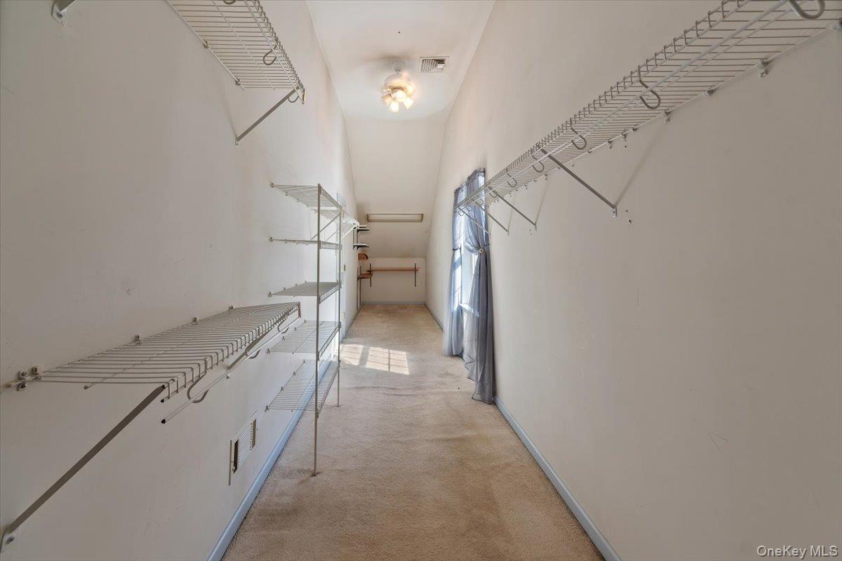 70 Oak Pond Lane, Mahopac, NY 10541