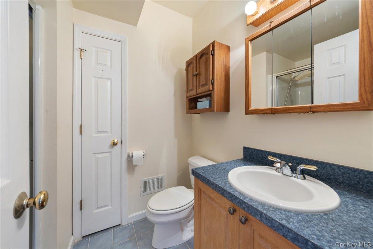 70 Oak Pond Lane, Mahopac, NY 10541