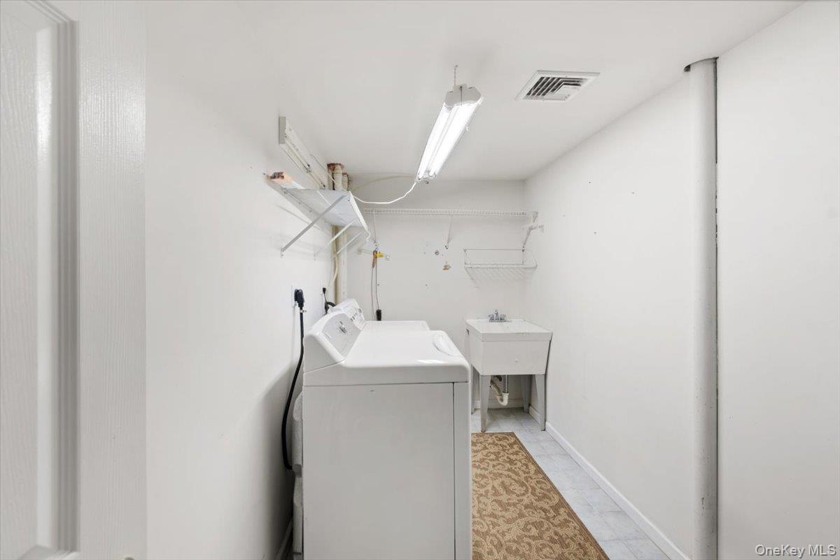 70 Oak Pond Lane, Mahopac, NY 10541