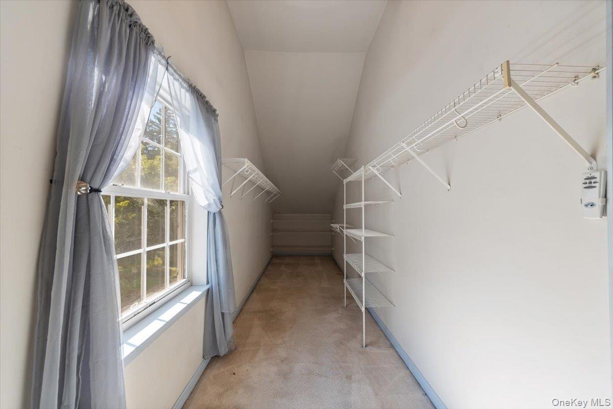 70 Oak Pond Lane, Mahopac, NY 10541