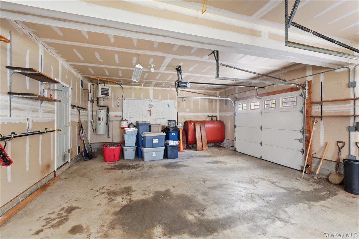 70 Oak Pond Lane, Mahopac, NY 10541