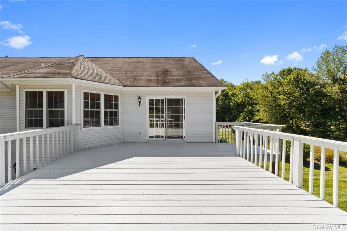 70 Oak Pond Lane, Mahopac, NY 10541