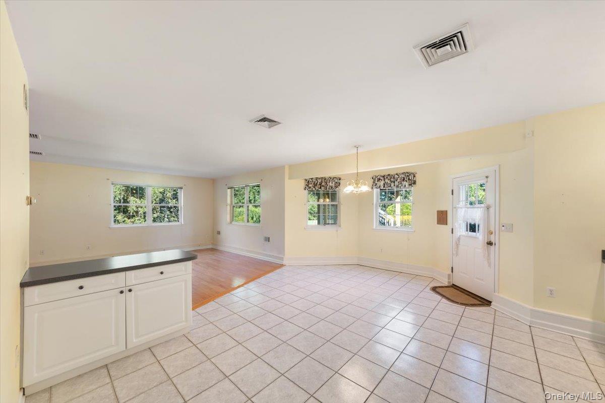 70 Oak Pond Lane, Mahopac, NY 10541