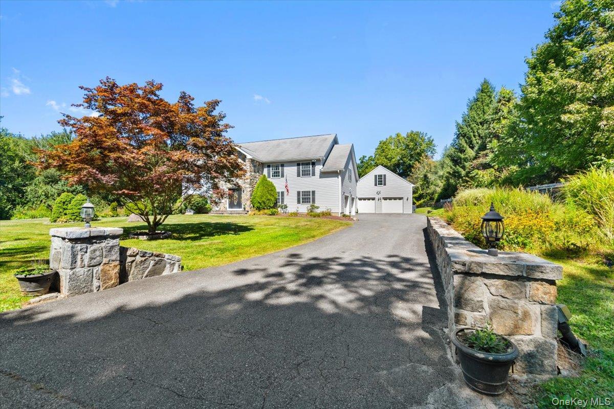 70 Oak Pond Lane, Mahopac, NY 10541