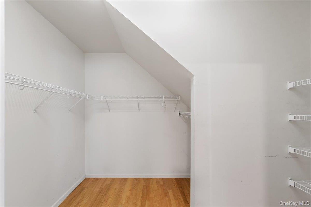 70 Oak Pond Lane, Mahopac, NY 10541