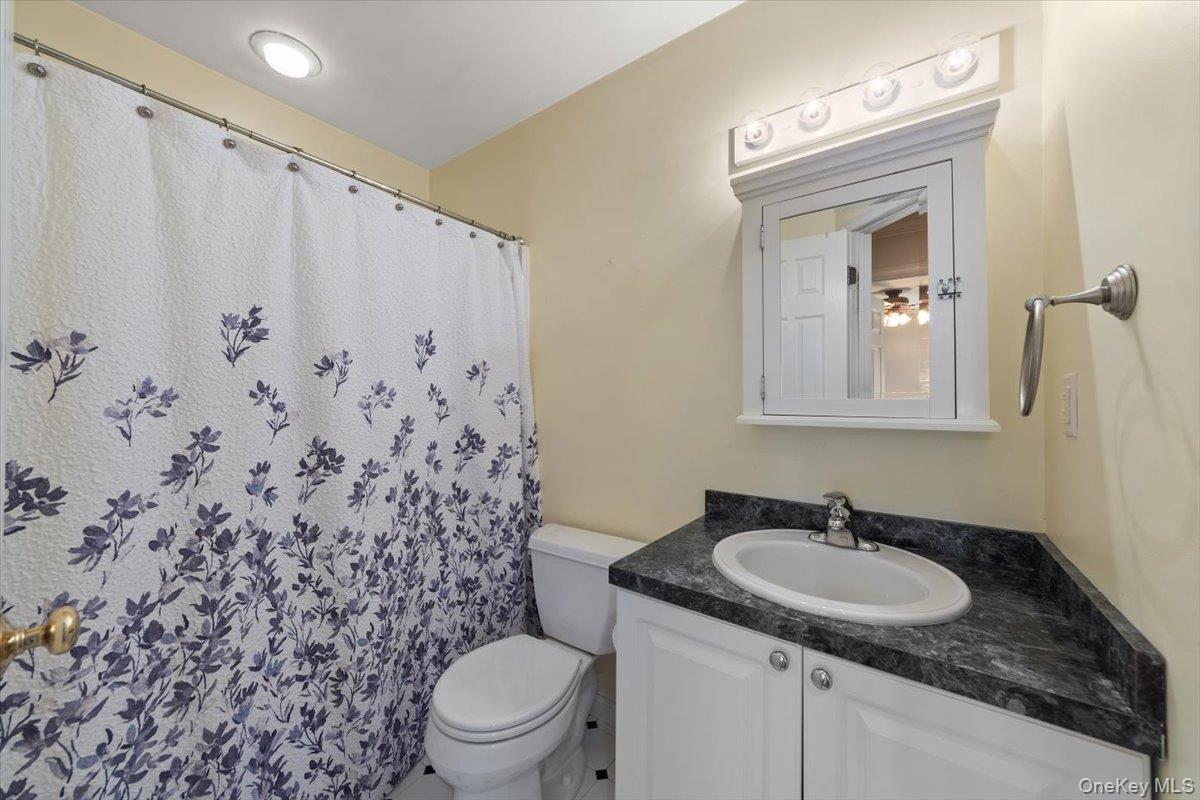 70 Oak Pond Lane, Mahopac, NY 10541