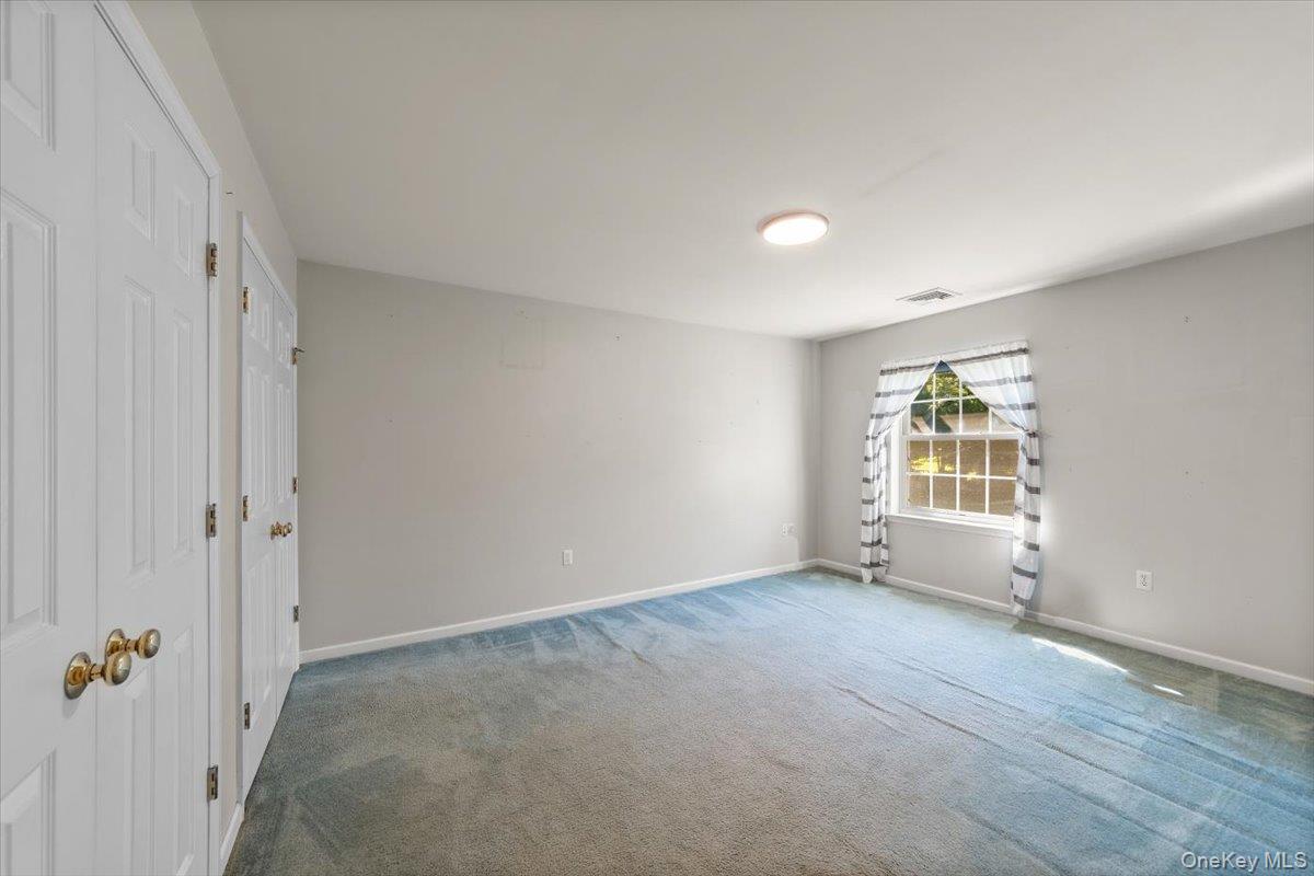 70 Oak Pond Lane, Mahopac, NY 10541