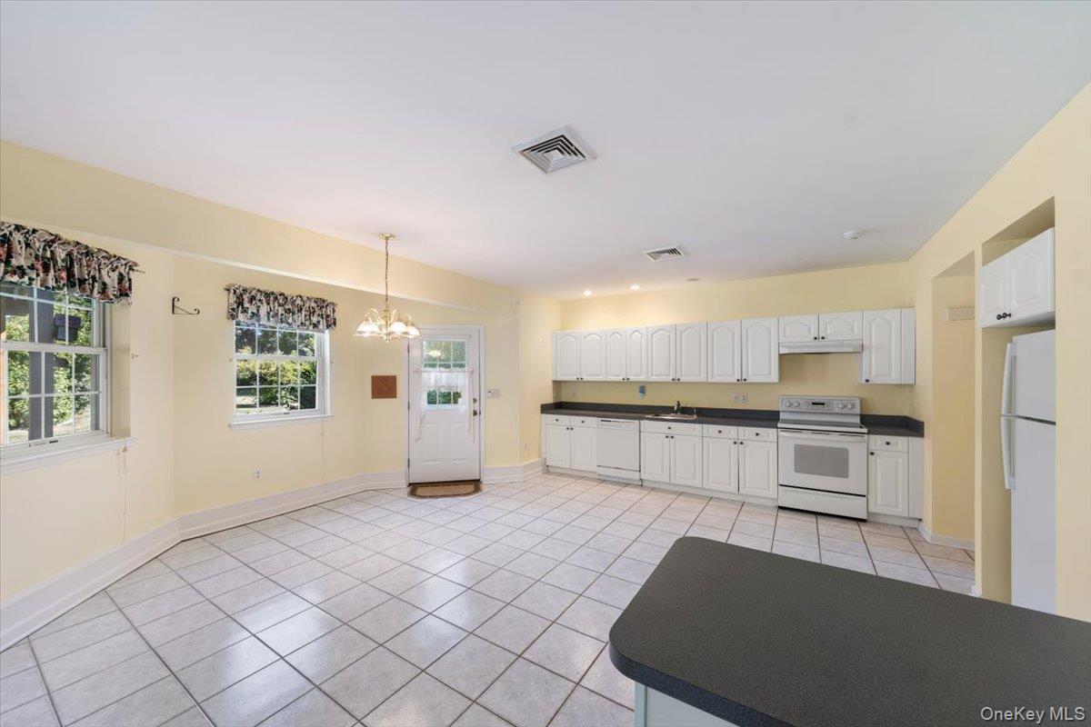 70 Oak Pond Lane, Mahopac, NY 10541